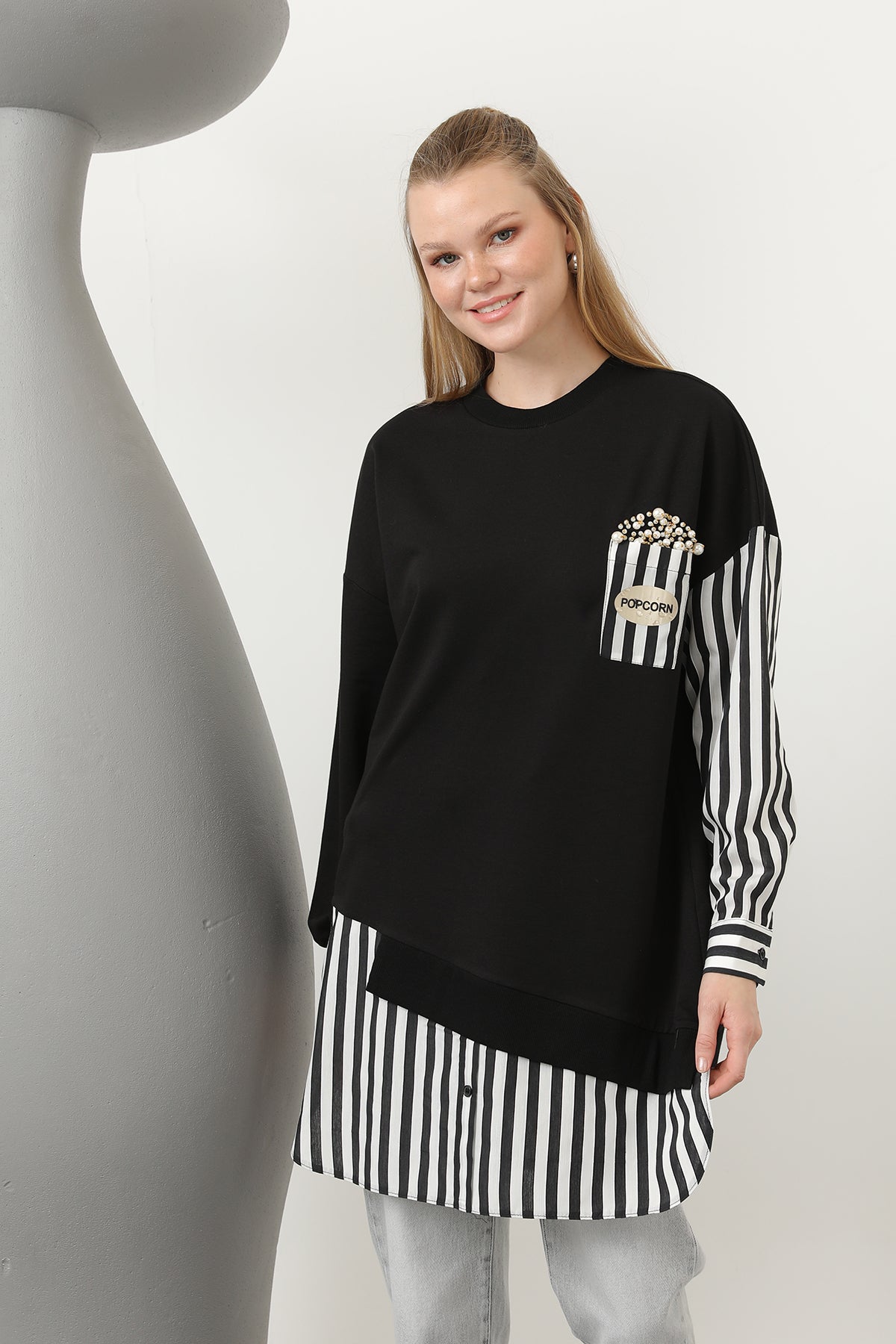 Kadın Önü Pop Corn Baskılı ve Boncuk İşlemeli Çizgi Garnili Tunik - 10651TUN BLACK-BLACK