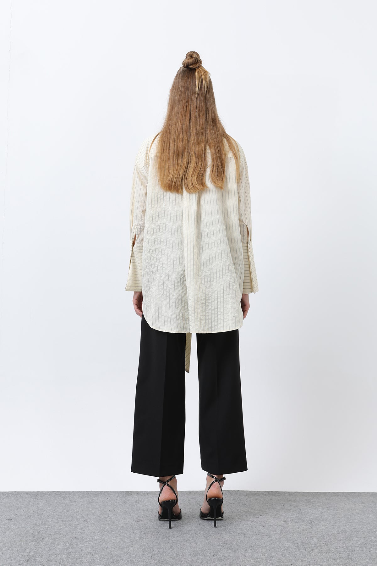 Kadın Önü Volan Detaylı Çizgili Gömlek - 10683GML BEIGE-BLACK