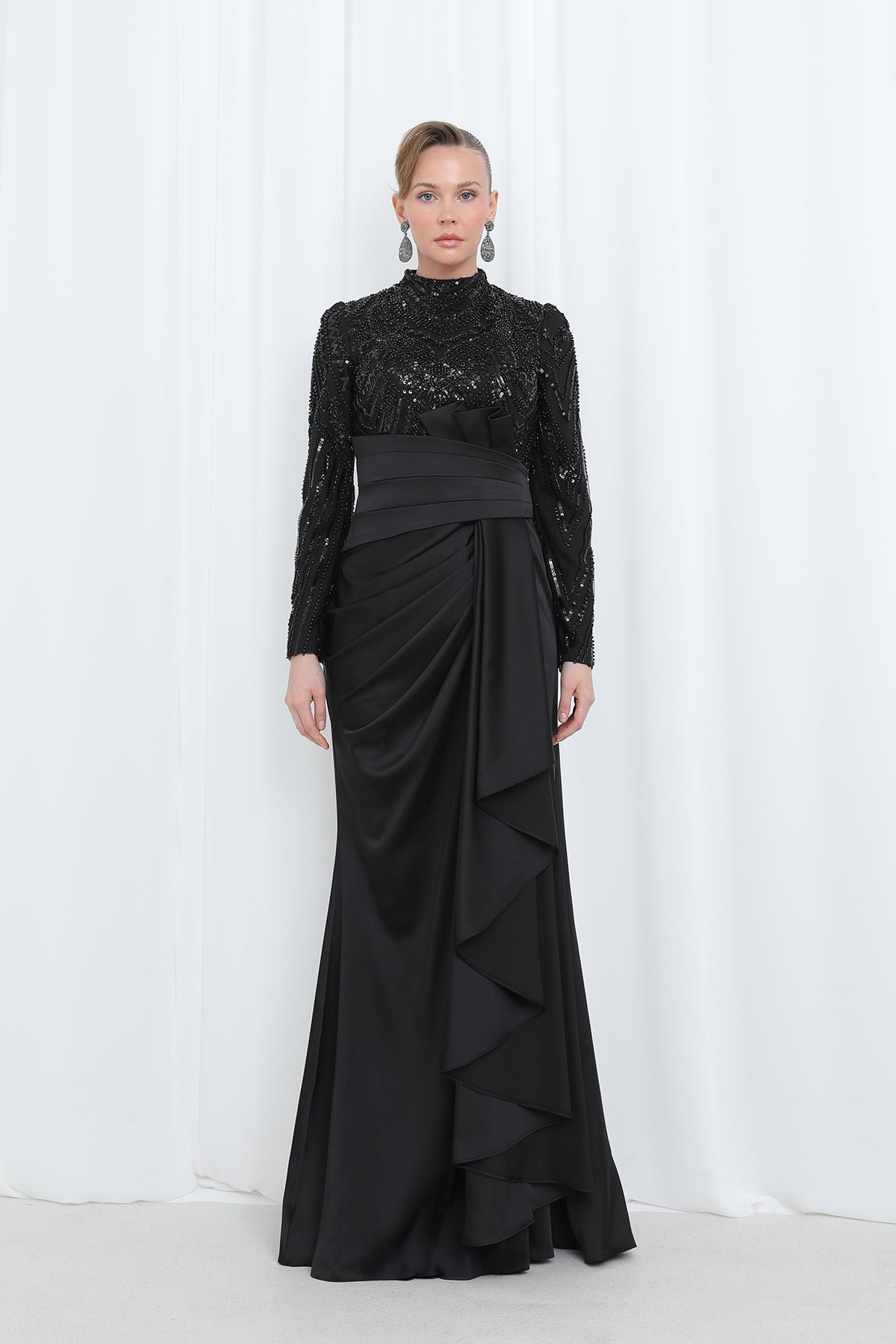 Kadın Üstü İşlemeli Bel Kısmı Drape Detaylı Saten Abiye - 12582ELB BLACK