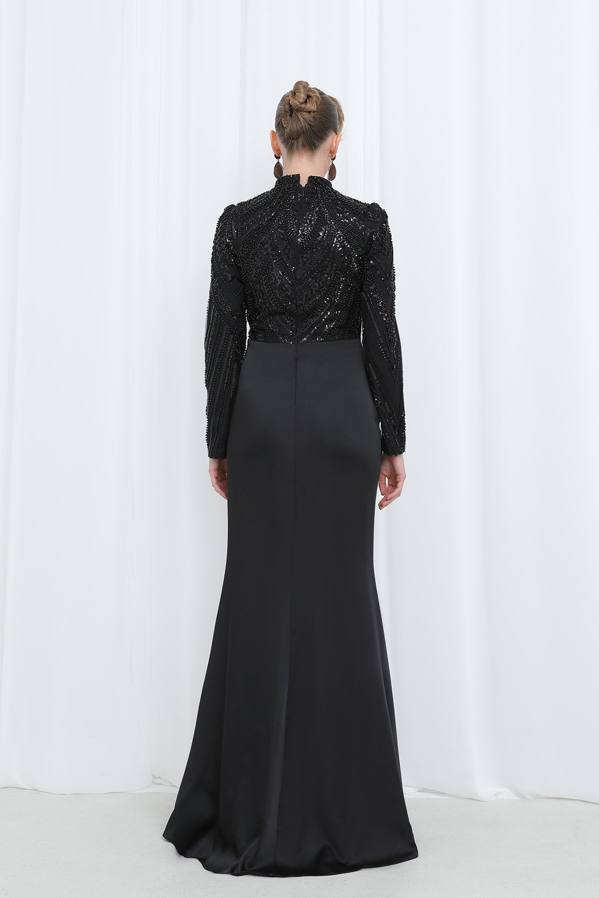 Kadın Üstü İşlemeli Bel Kısmı Drape Detaylı Saten Abiye - 12582ELB BLACK