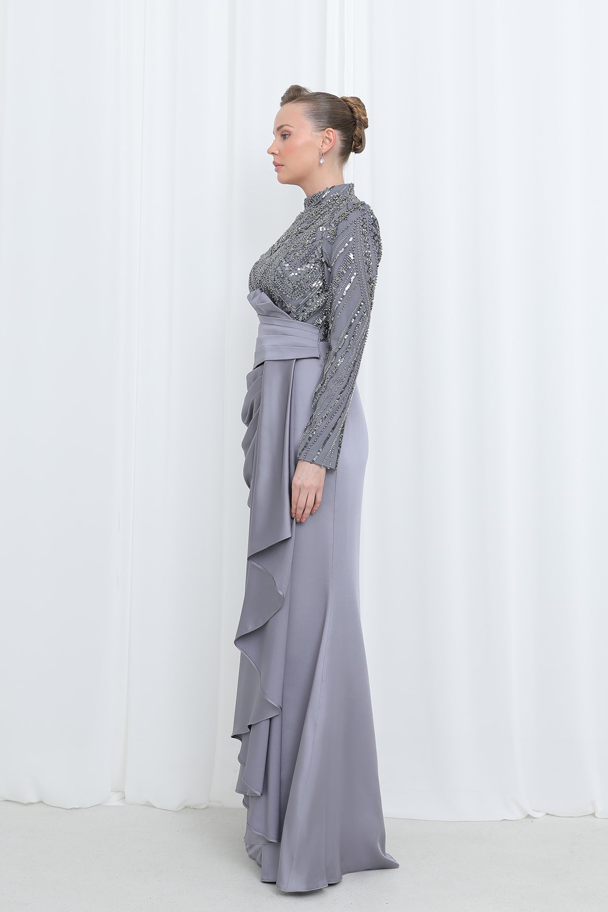 Kadın Üstü İşlemeli Bel Kısmı Drape Detaylı Saten Abiye - 12582ELB GREY