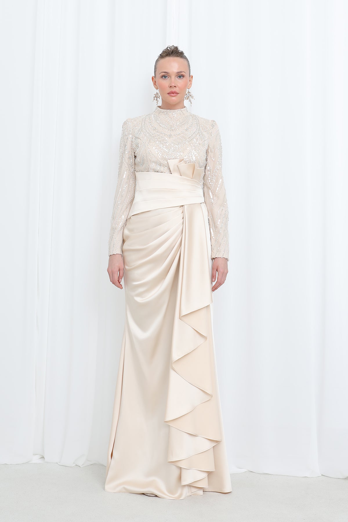 Kadın Üstü İşlemeli Bel Kısmı Drape Detaylı Saten Abiye - 12582ELB BEIGE