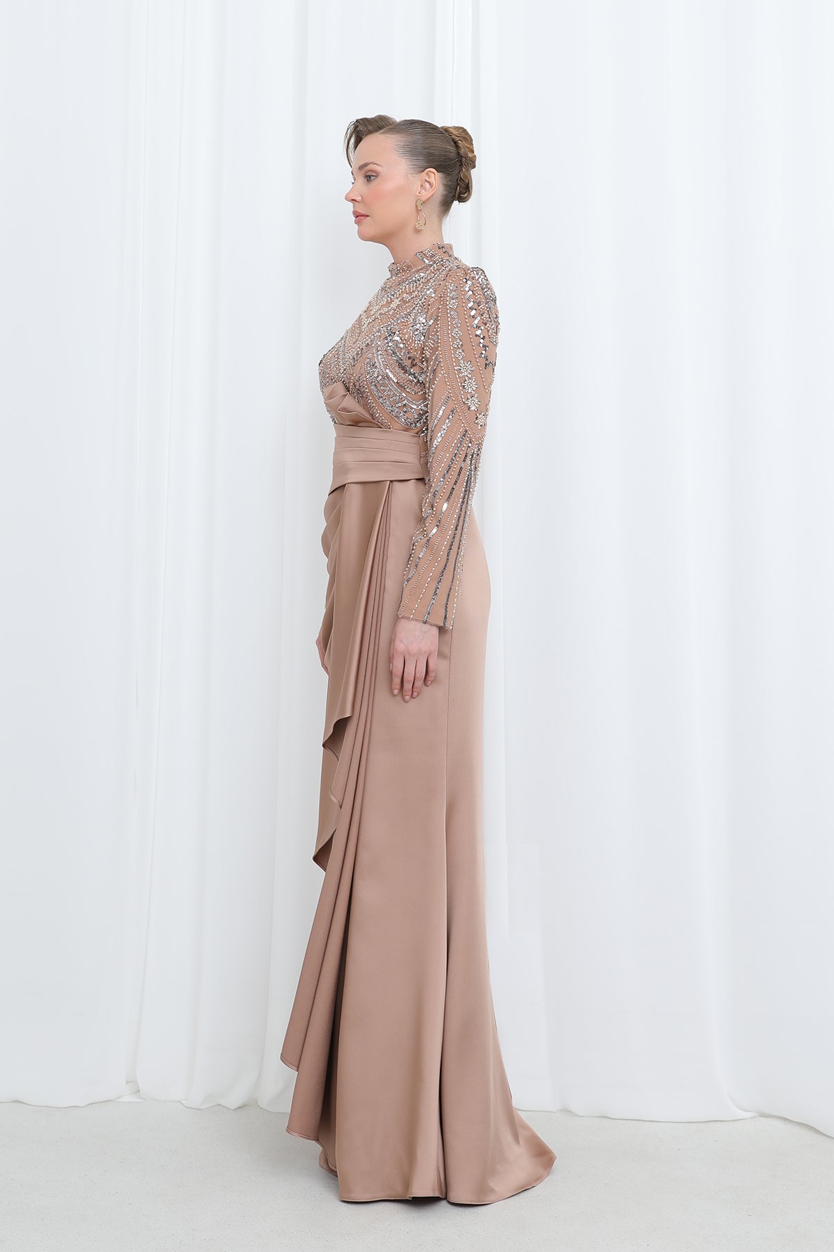 Kadın Üstü İşlemeli Bel Kısmı Drape Detaylı Saten Abiye - 12582ELB MINK