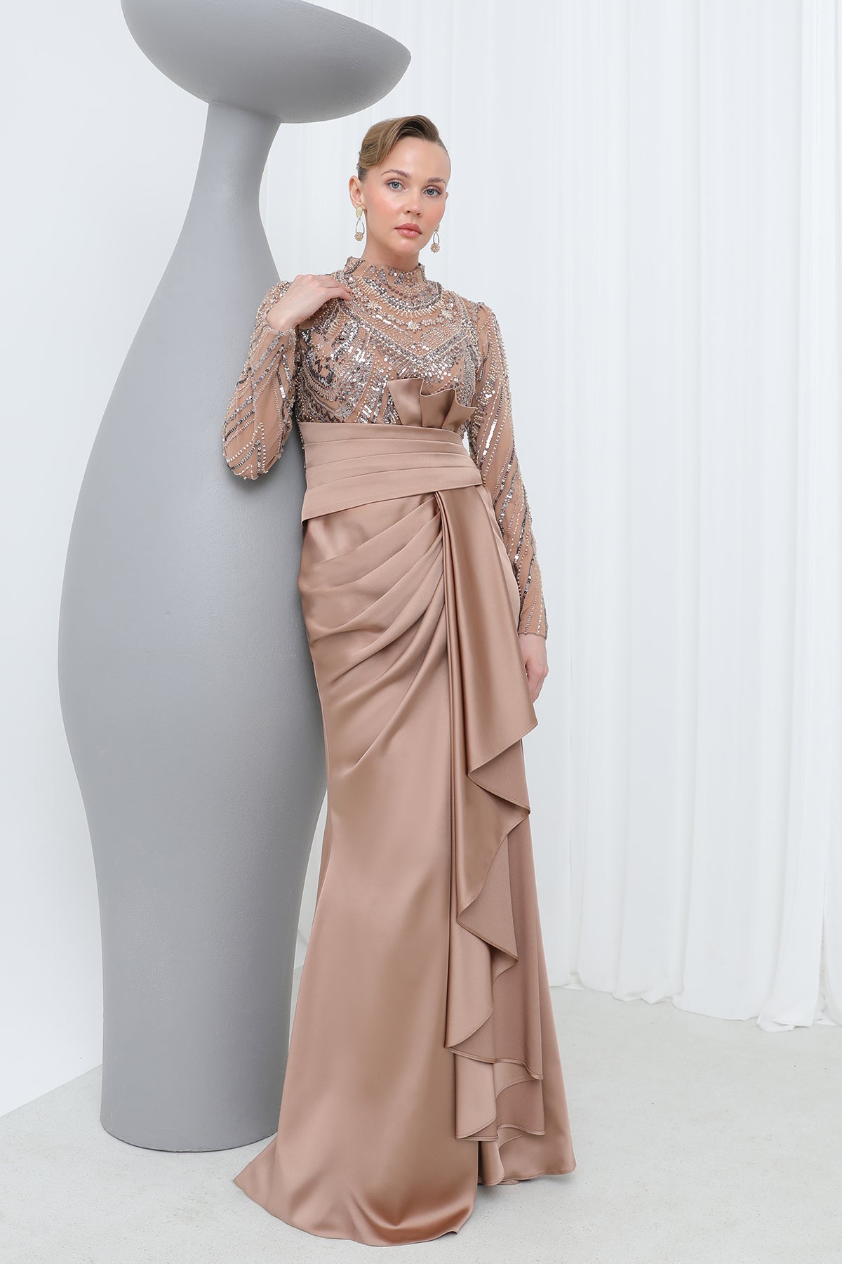 Kadın Üstü İşlemeli Bel Kısmı Drape Detaylı Saten Abiye - 12582ELB MINK