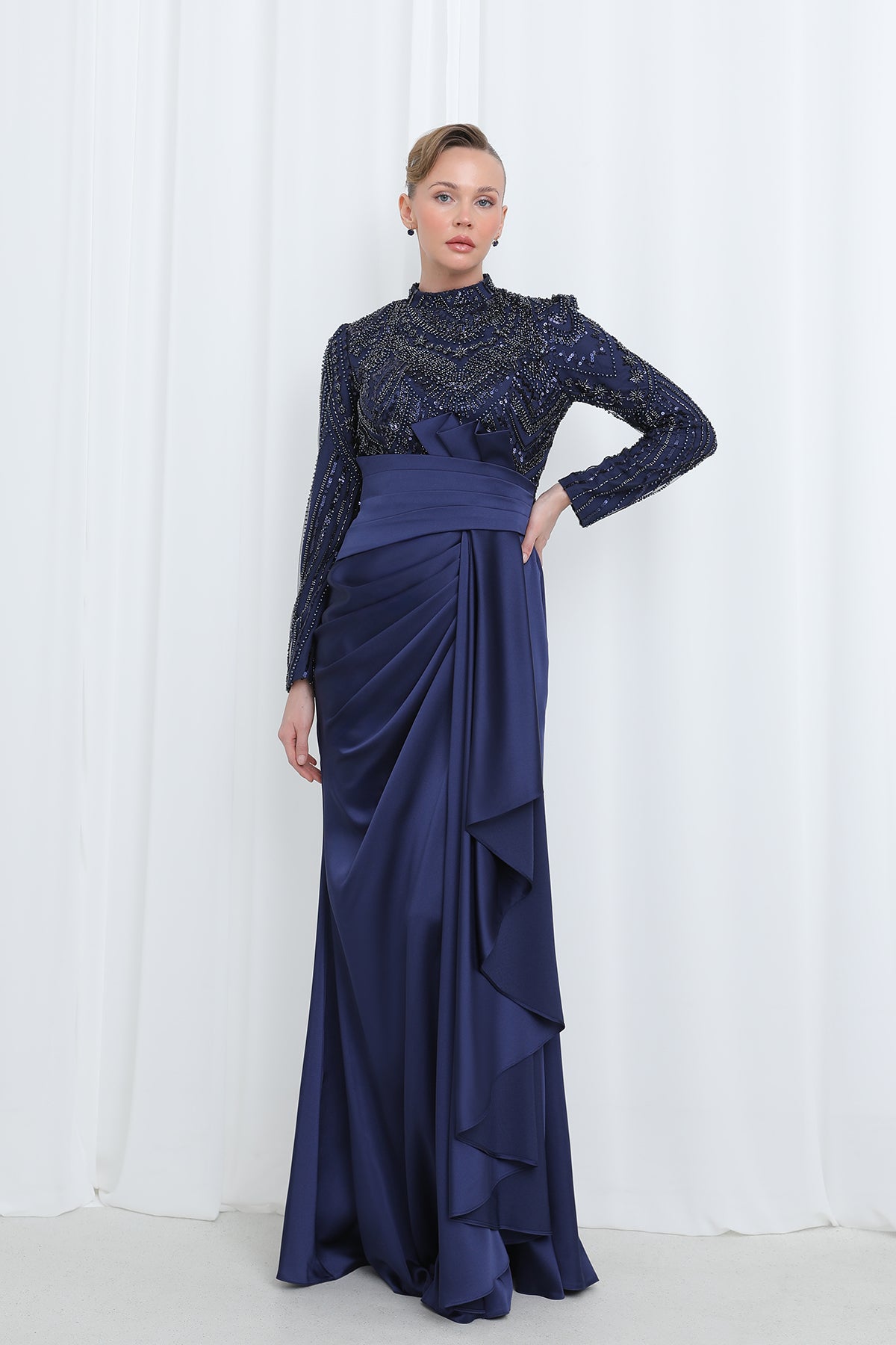 Kadın Üstü İşlemeli Bel Kısmı Drape Detaylı Saten Abiye - 12582ELB NAVY