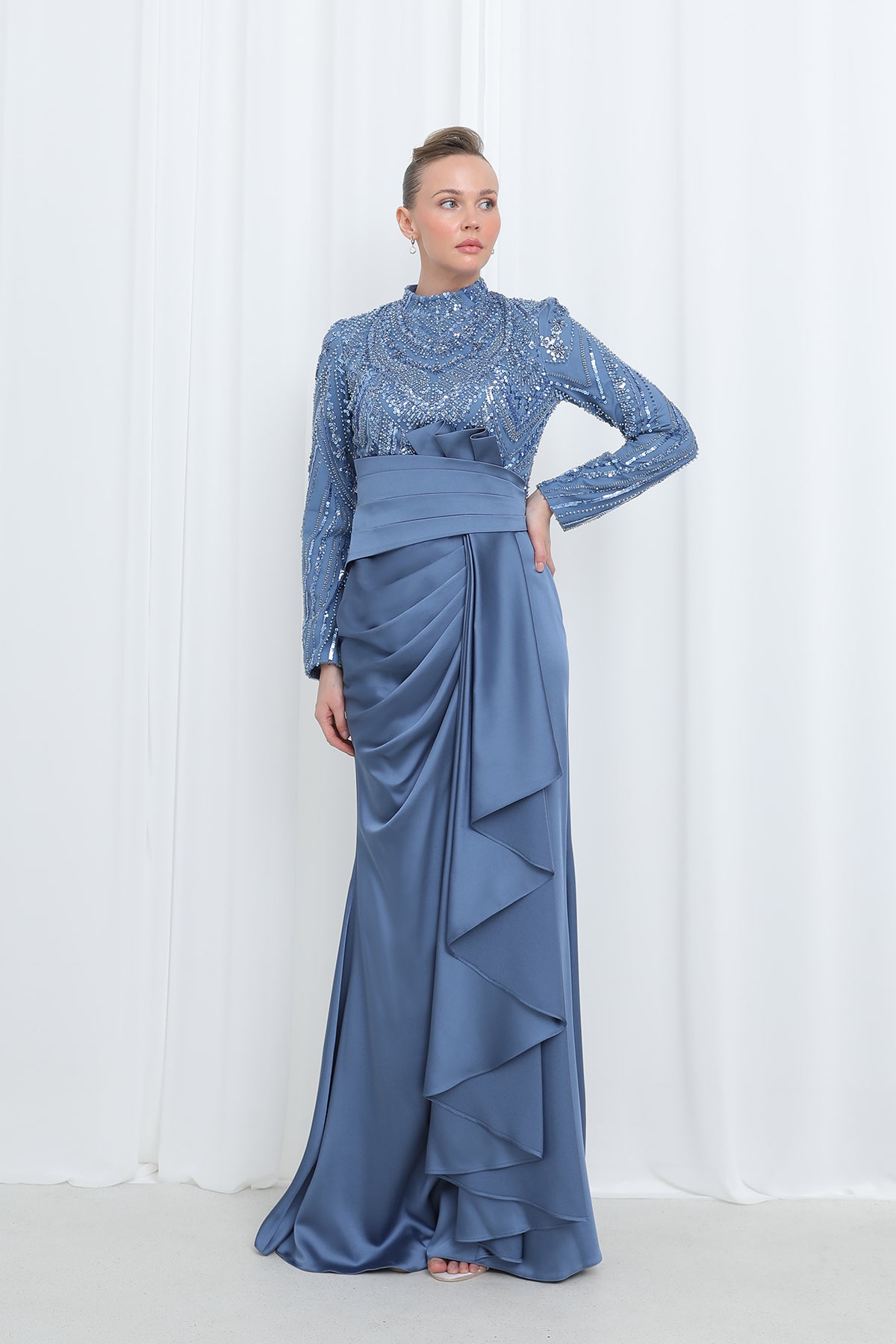 Kadın Üstü İşlemeli Bel Kısmı Drape Detaylı Saten Abiye - 12582ELB INDIGO