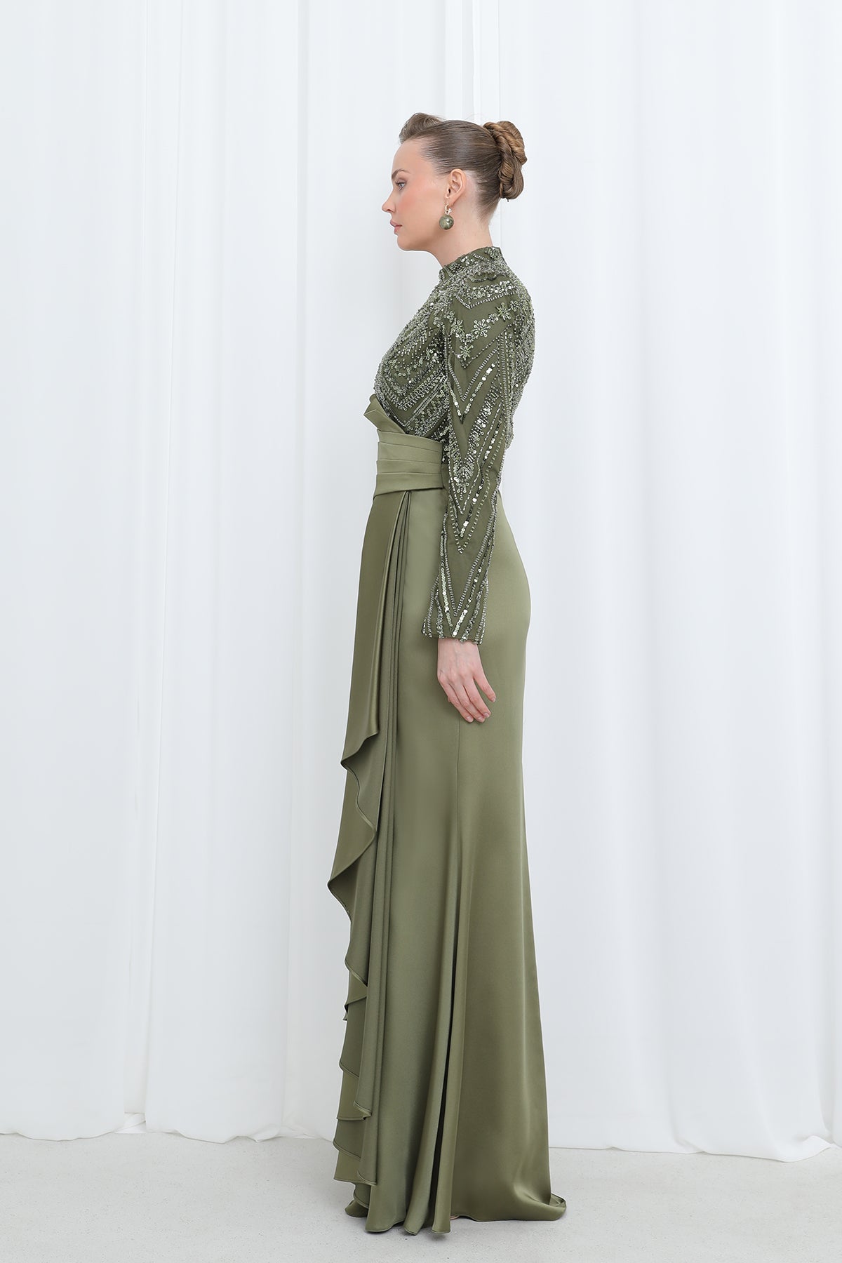 Kadın Üstü İşlemeli Bel Kısmı Drape Detaylı Saten Abiye - 12582ELB KHAKI