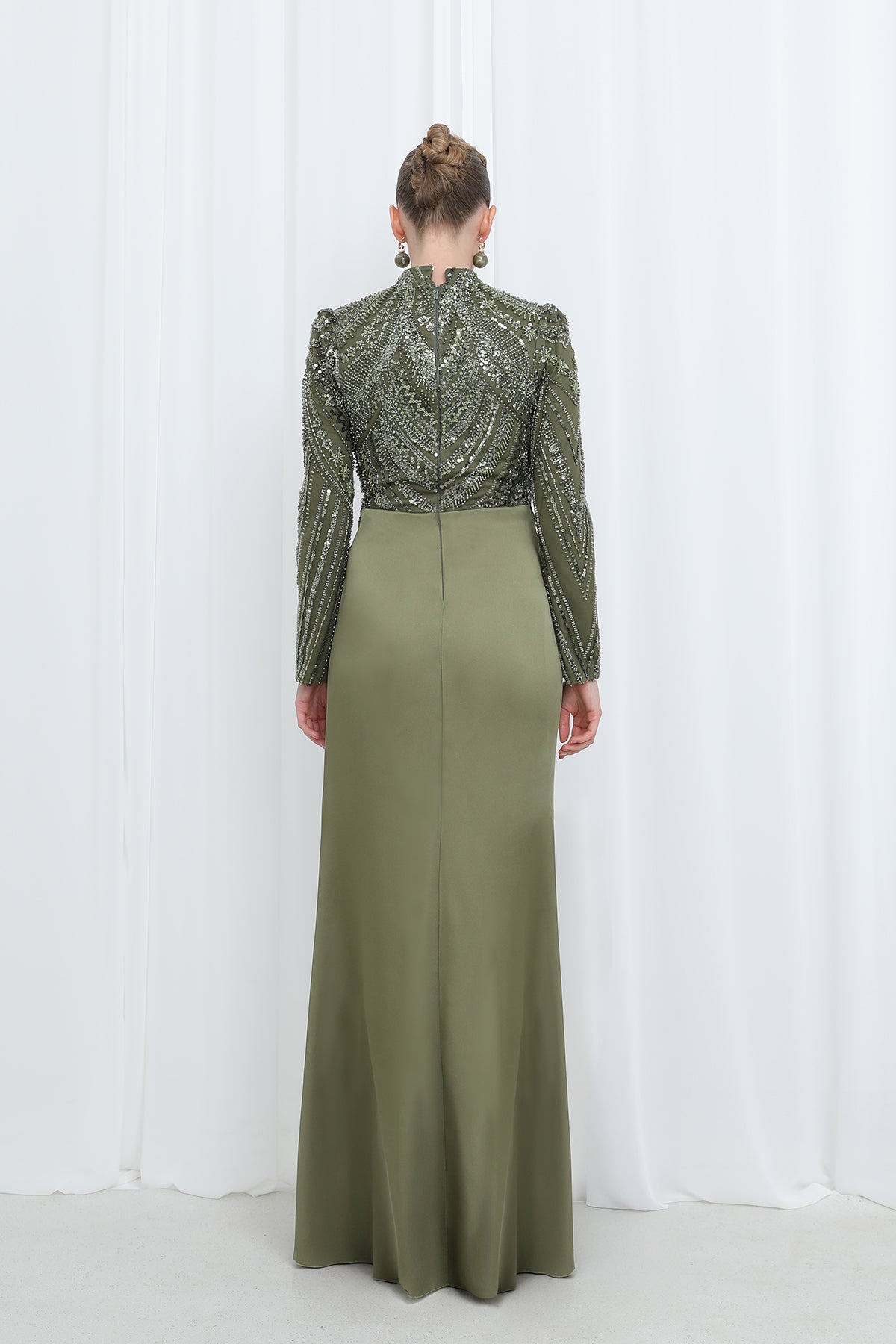 Kadın Üstü İşlemeli Bel Kısmı Drape Detaylı Saten Abiye - 12582ELB KHAKI