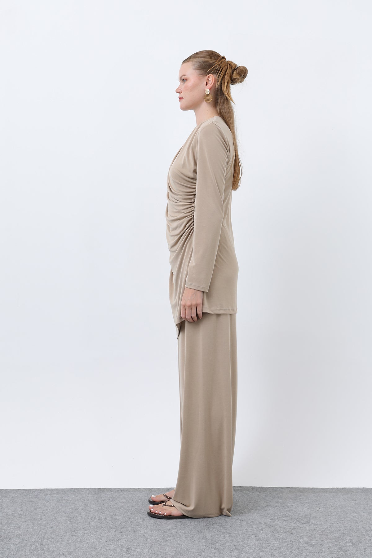 Kadın Drape Detaylı Pantolonlu Takım - 14349TKS BEIGE