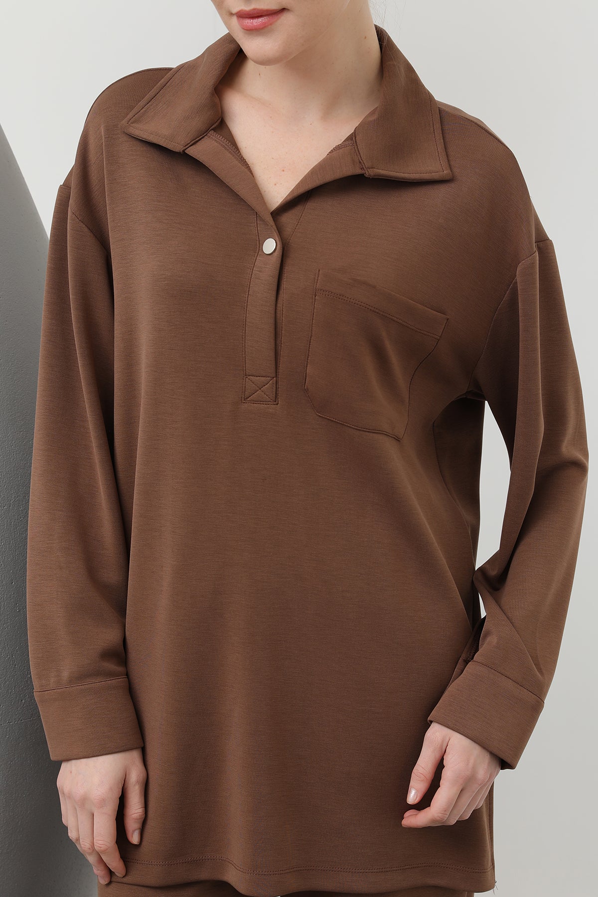 Kadın Yakası Çıtçıtlı Cep Detaylı Pantolonlu Takım - 20605TKS BROWN