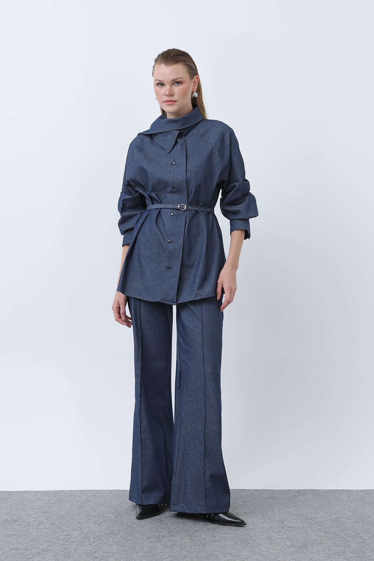 Kadın Kruvaze Yaka Kemer Detaylı Pantolonlu Denim Takım - 20652TKS BLUE