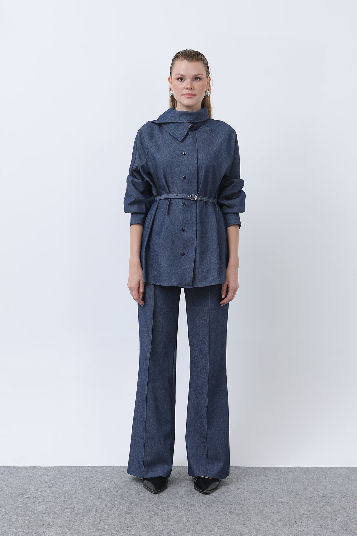 Kadın Kruvaze Yaka Kemer Detaylı Pantolonlu Denim Takım - 20652TKS BLUE