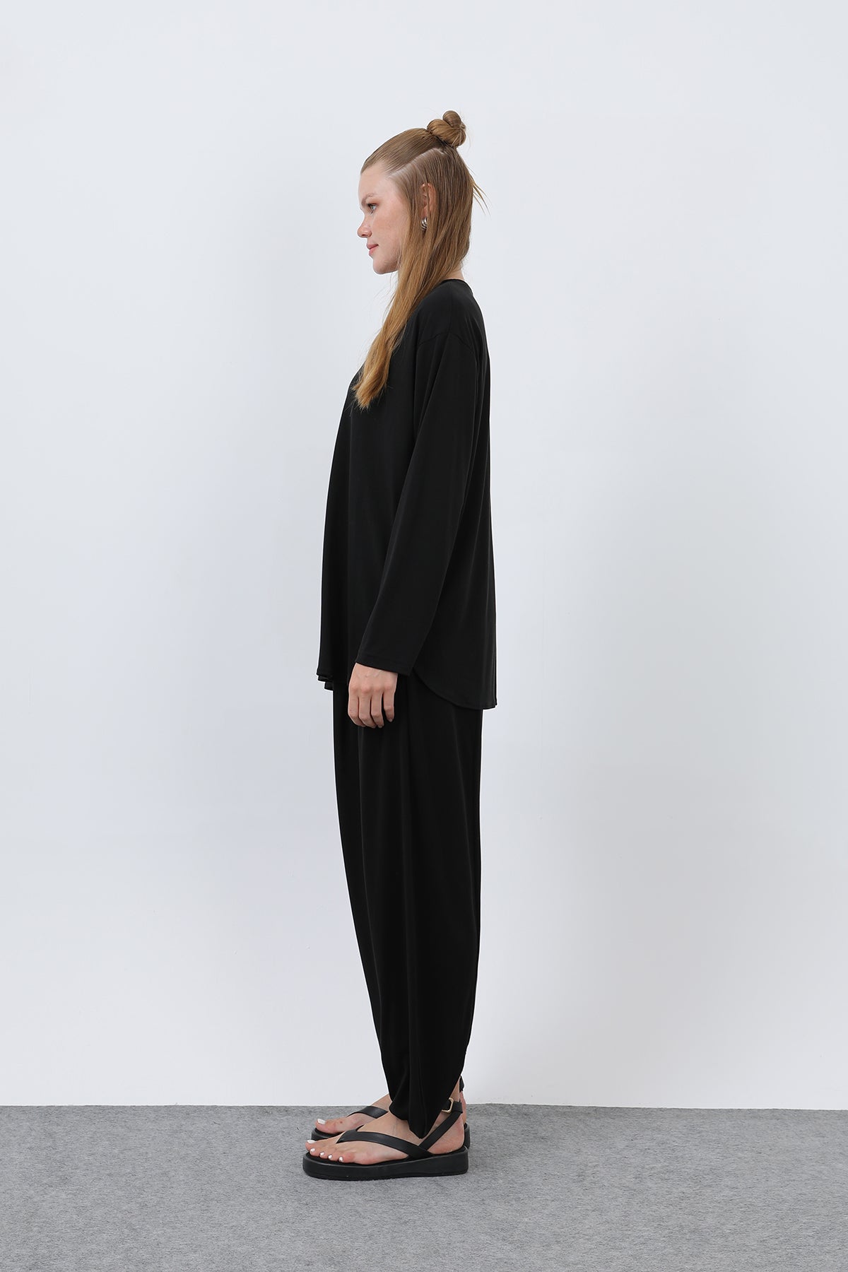 Kadın Oversize Viskon Relax Takım
-20663TKS BLACK