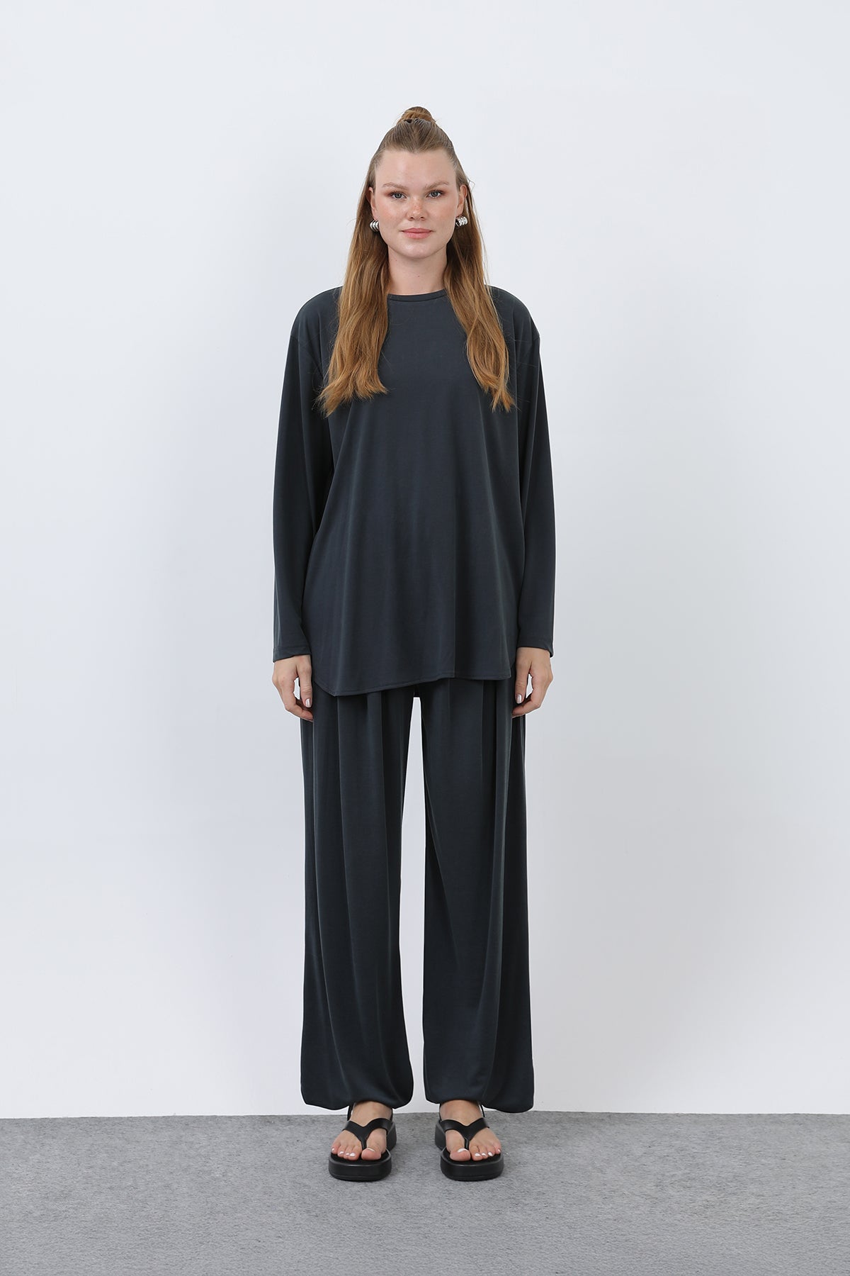 Kadın Oversize Viskon Relax Takım
-20663TKS DARK ANTHRACITE
