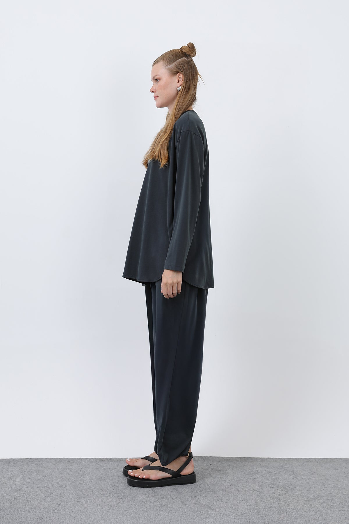 Kadın Oversize Viskon Relax Takım
-20663TKS DARK ANTHRACITE