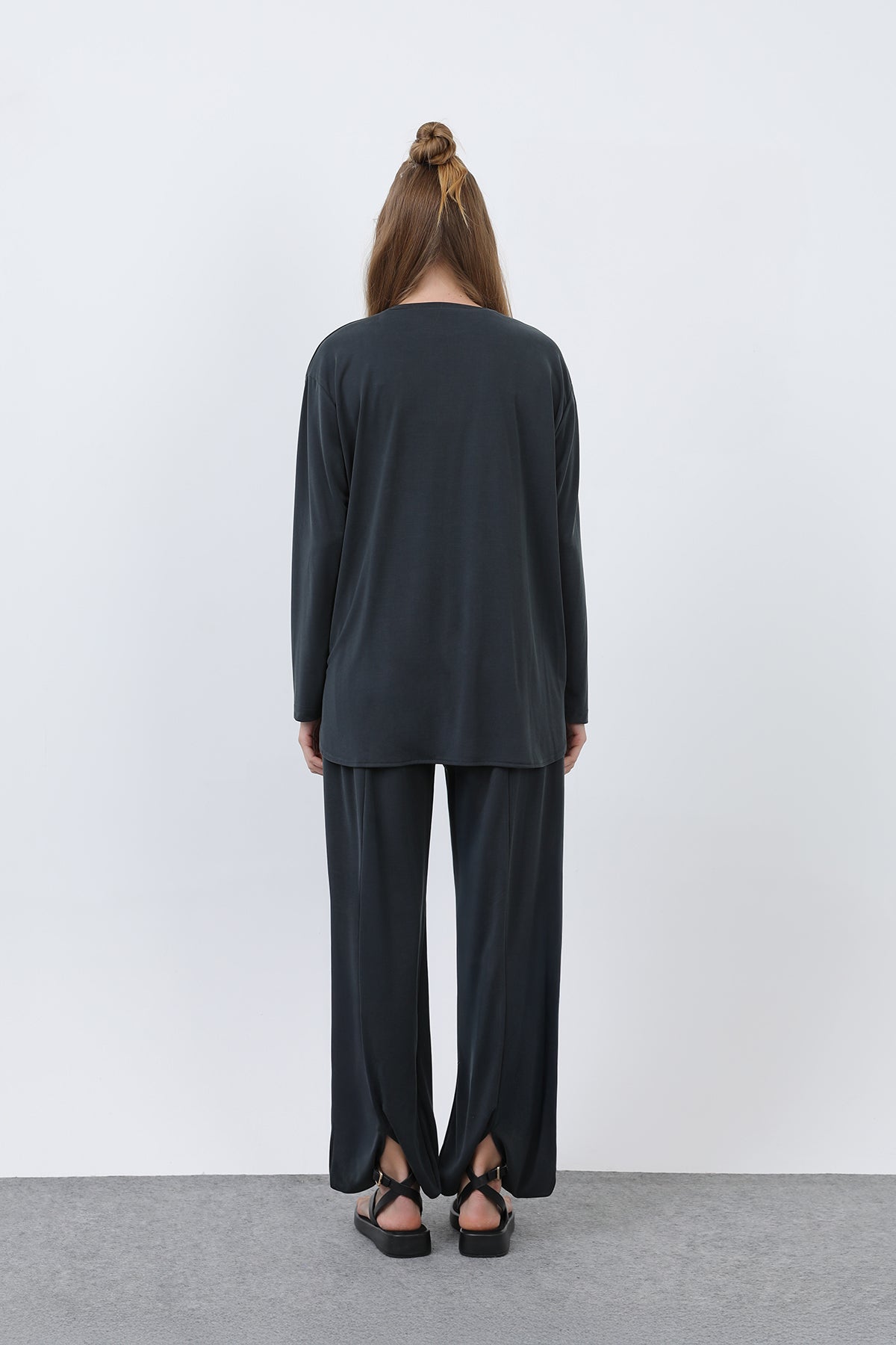 Kadın Oversize Viskon Relax Takım
-20663TKS DARK ANTHRACITE