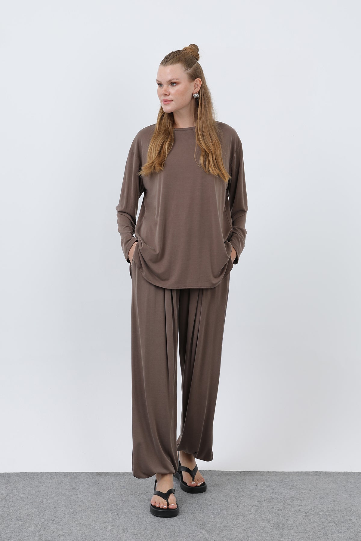 Kadın Oversize Viskon Relax Takım
-20663TKS BROWN