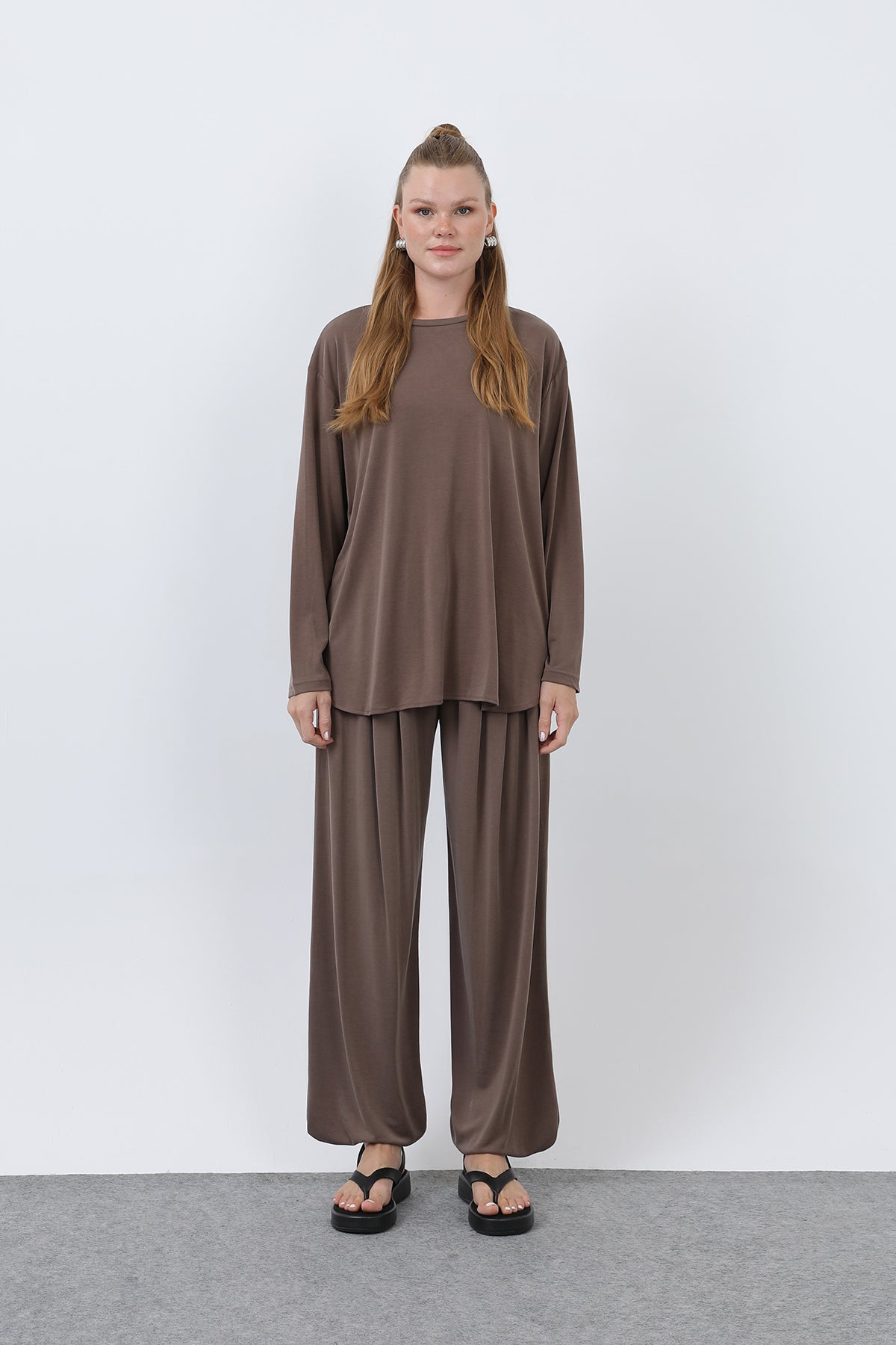 Kadın Oversize Viskon Relax Takım
-20663TKS BROWN