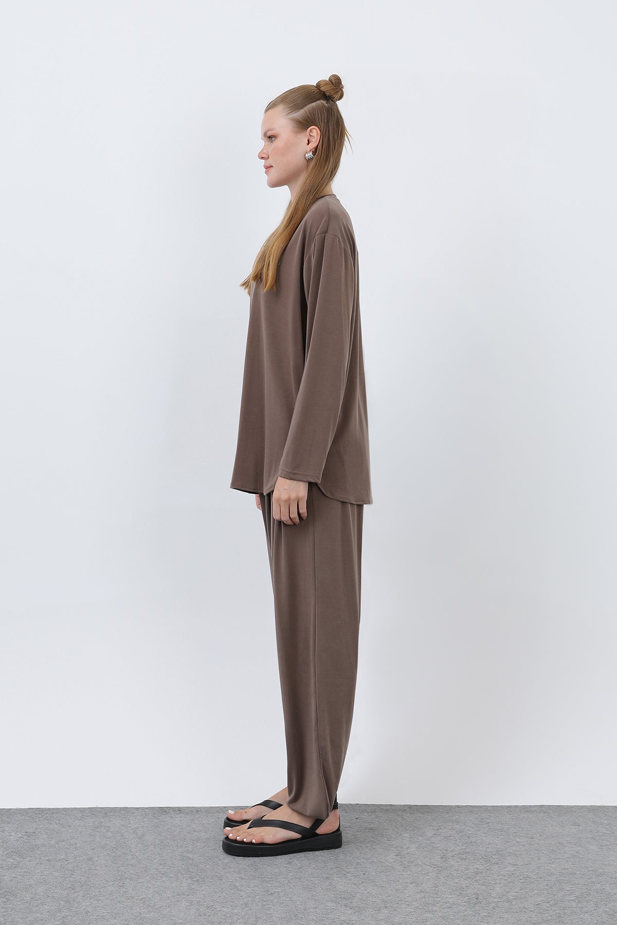 Kadın Oversize Viskon Relax Takım
-20663TKS BROWN