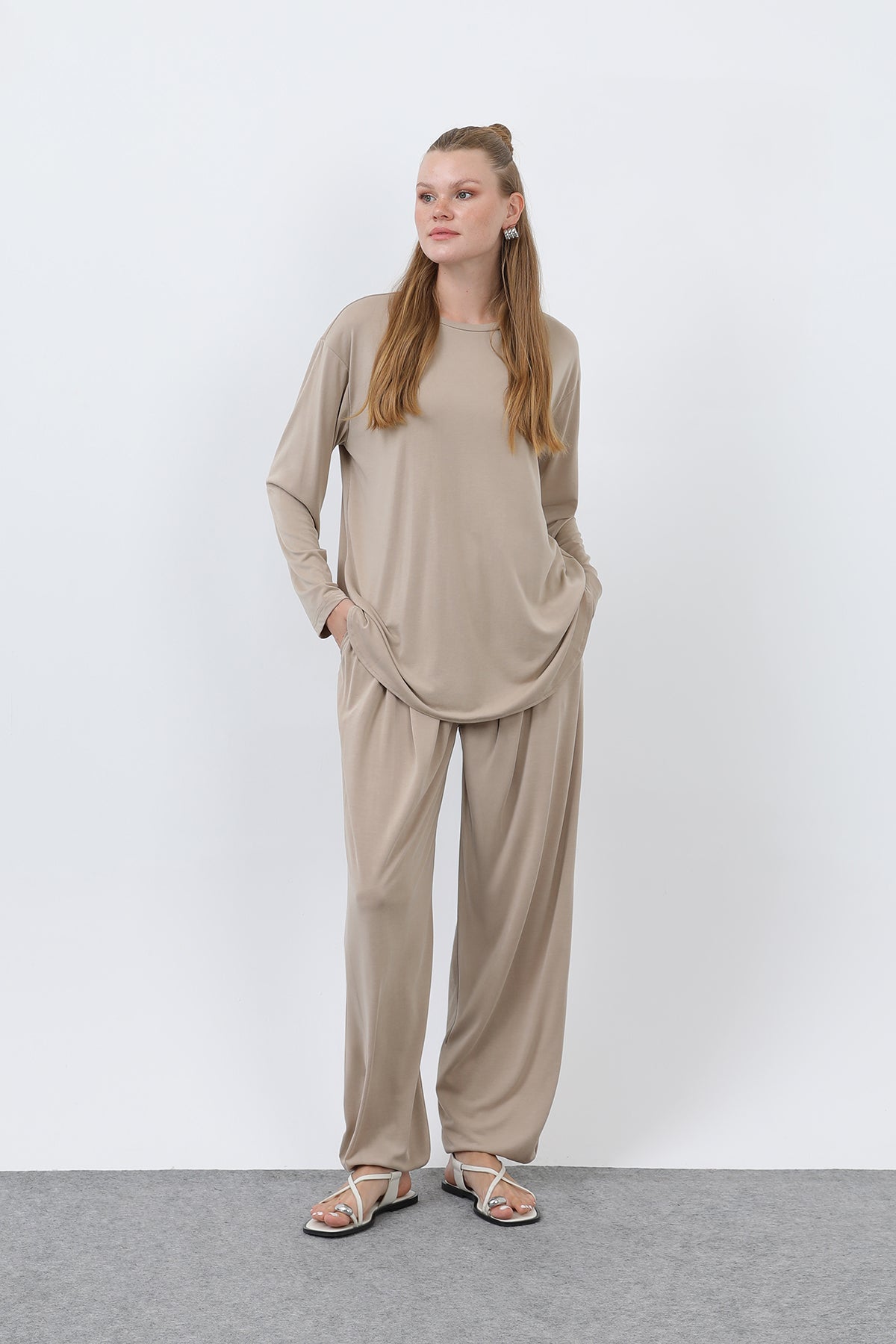 Kadın Oversize Viskon Relax Takım
-20663TKS BEIGE