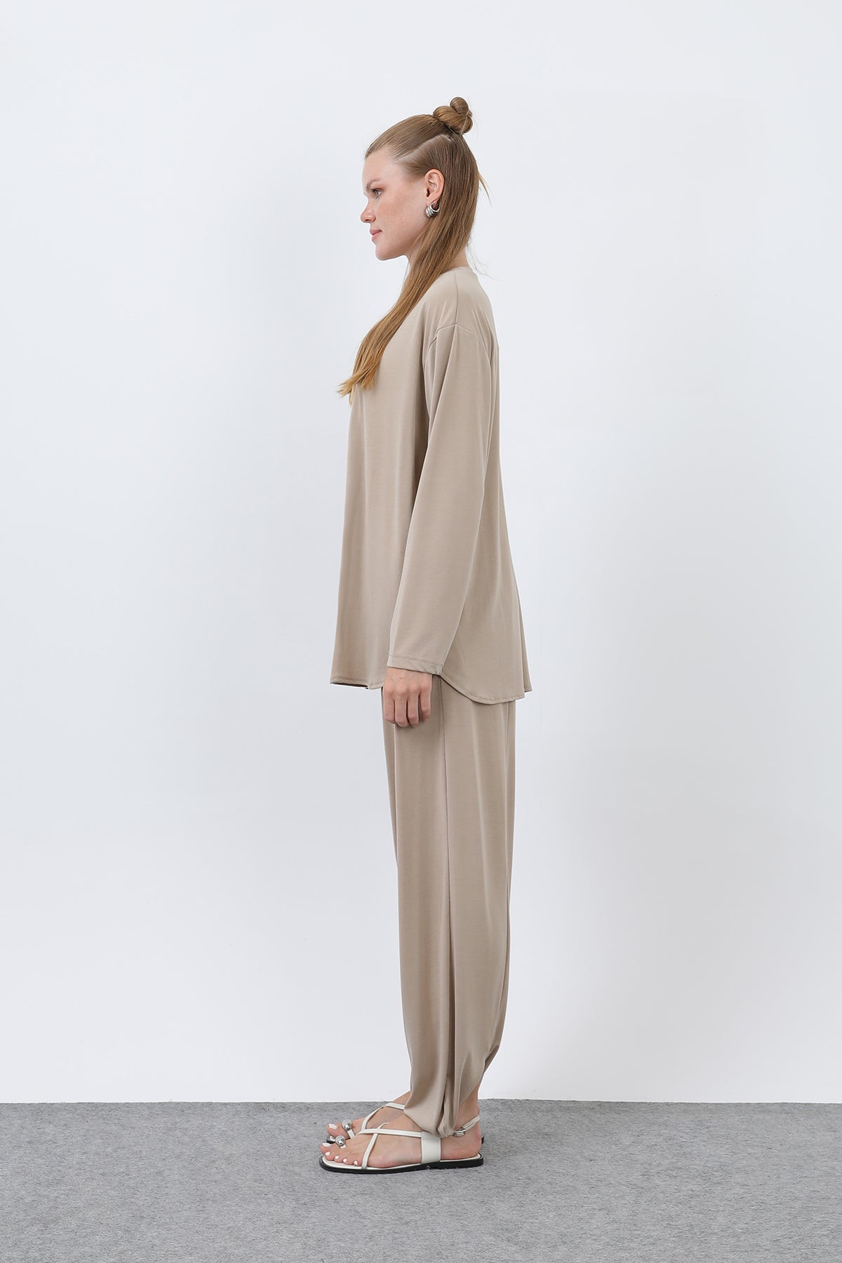 Kadın Oversize Viskon Relax Takım
-20663TKS BEIGE