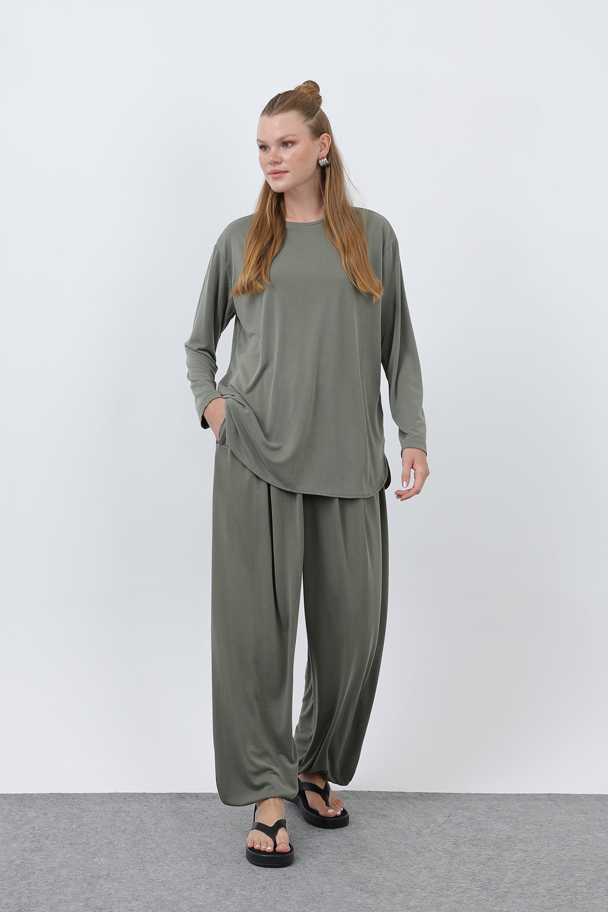 Kadın Oversize Viskon Relax Takım
-20663TKS KHAKI