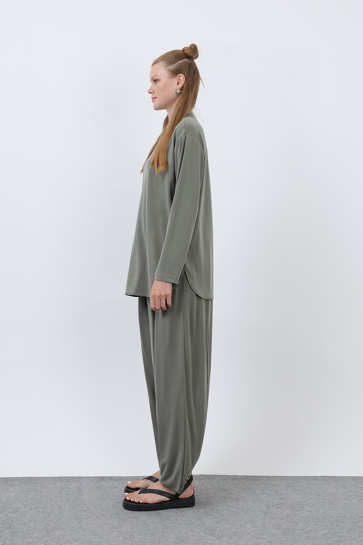 Kadın Oversize Viskon Relax Takım
-20663TKS KHAKI
