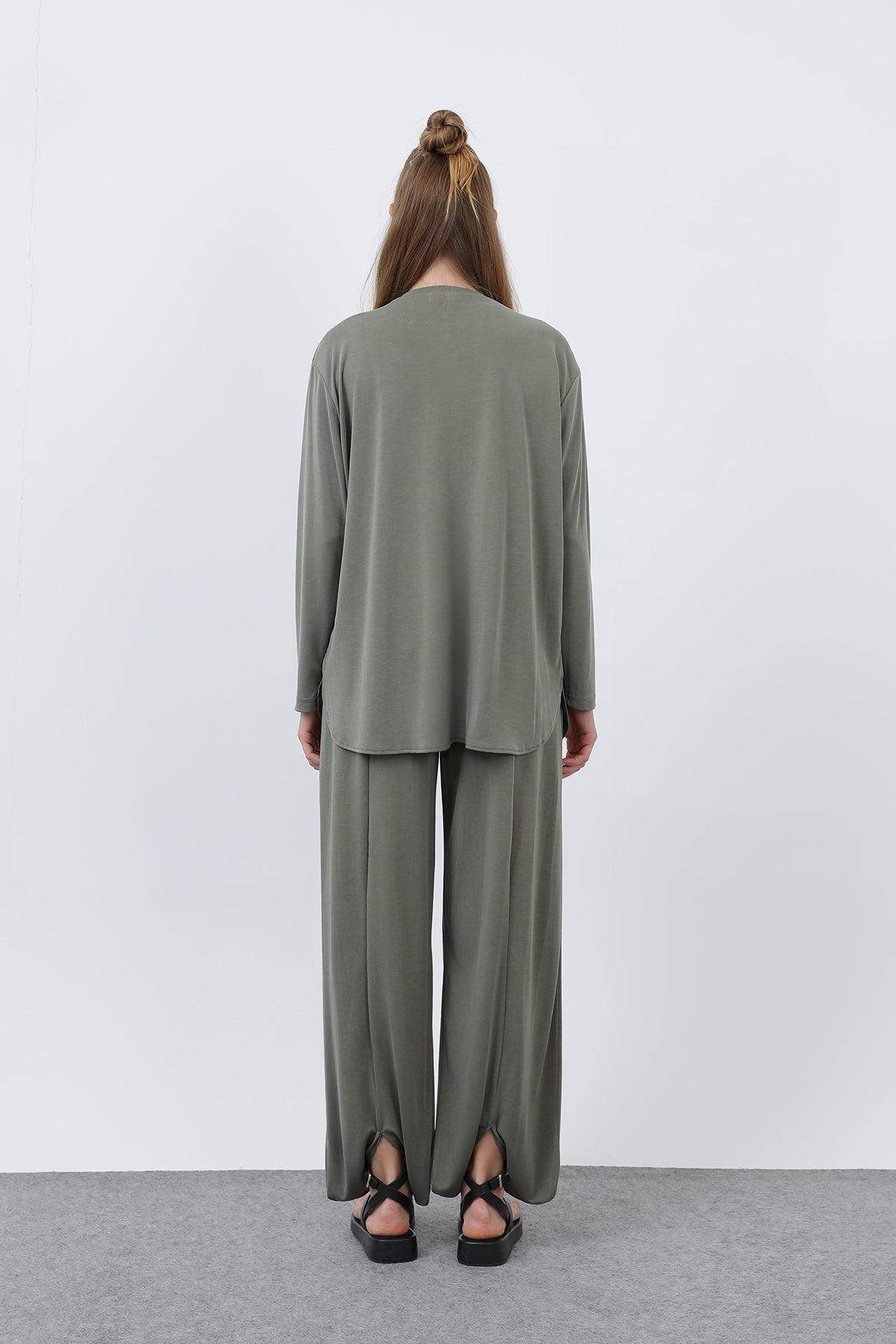 Kadın Oversize Viskon Relax Takım
-20663TKS KHAKI