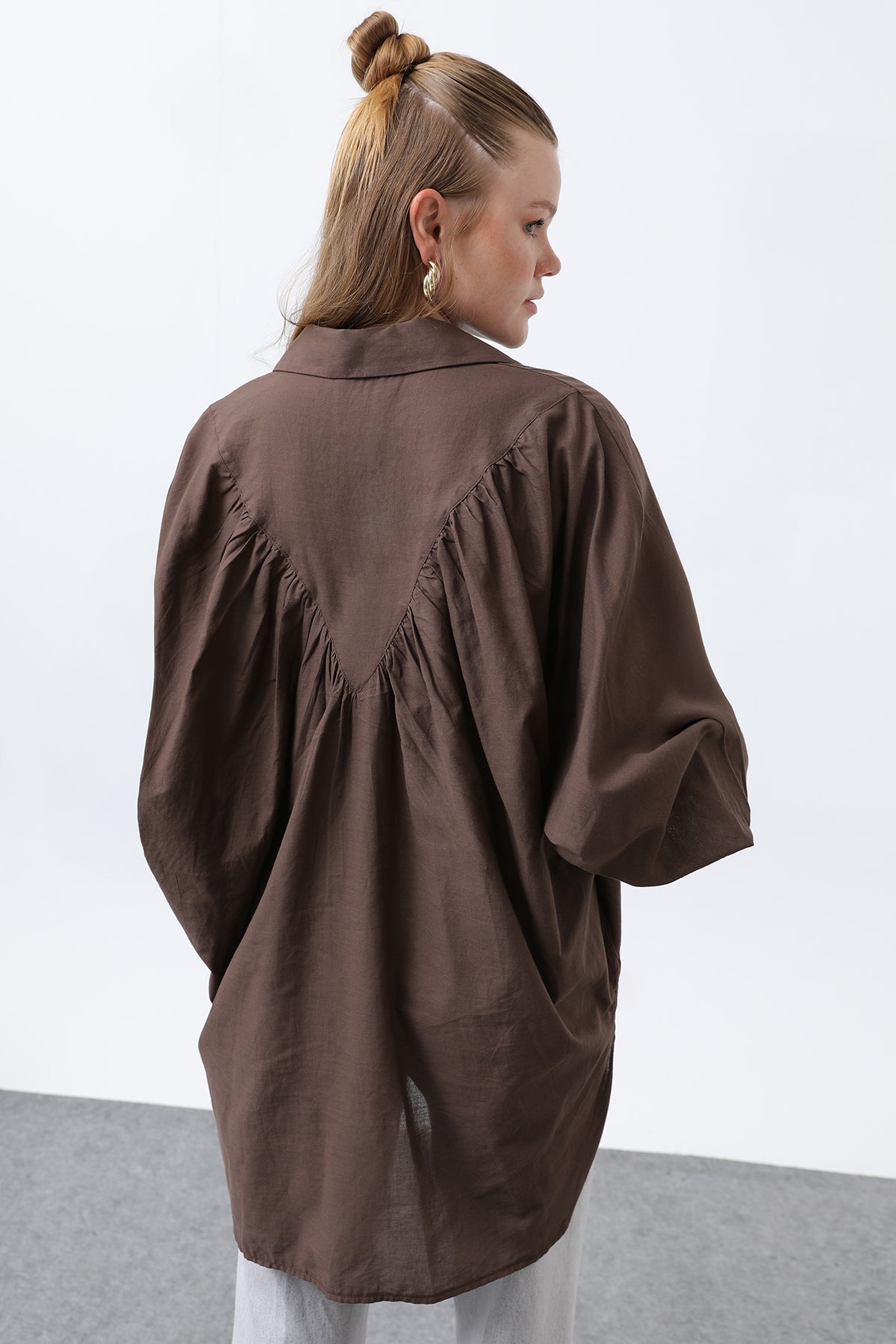 Kadın Volanlı Oversize Pamuk Poplin Gömlek-20665GML BROWN