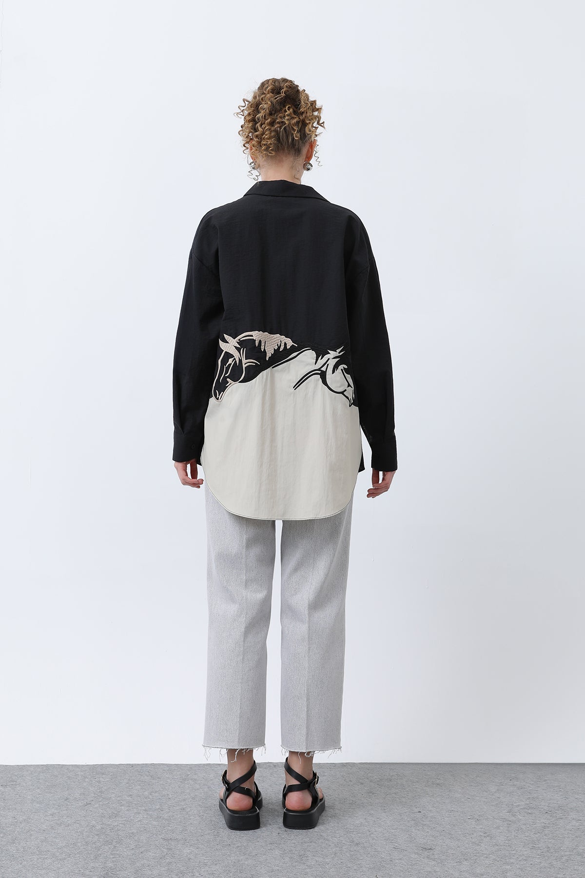 Kadın Arkası Nakışlı Gömlek -32232GML BLACK-BEIGE