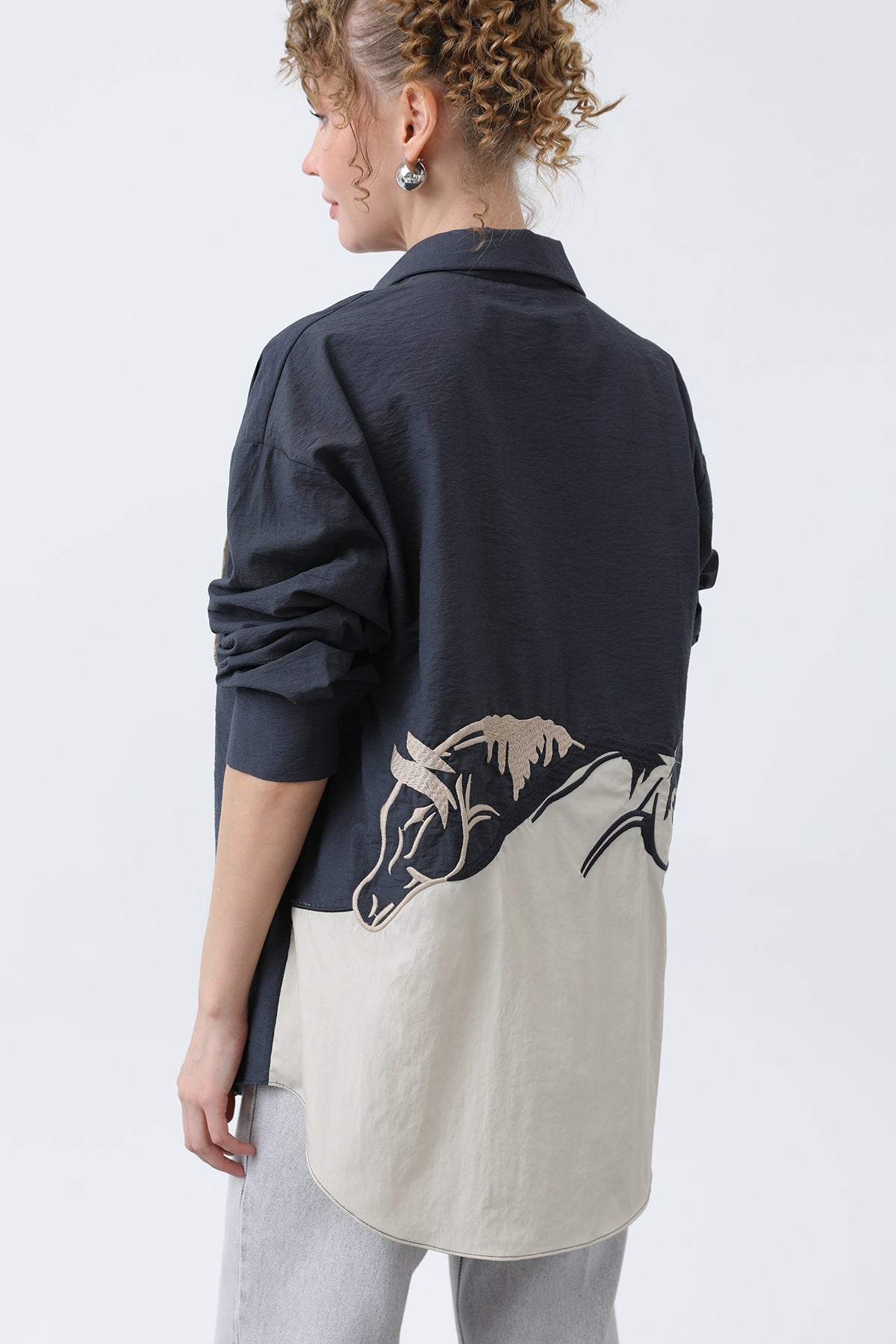 Kadın Arkası Nakışlı Gömlek -32232GML NAVY-BEIGE