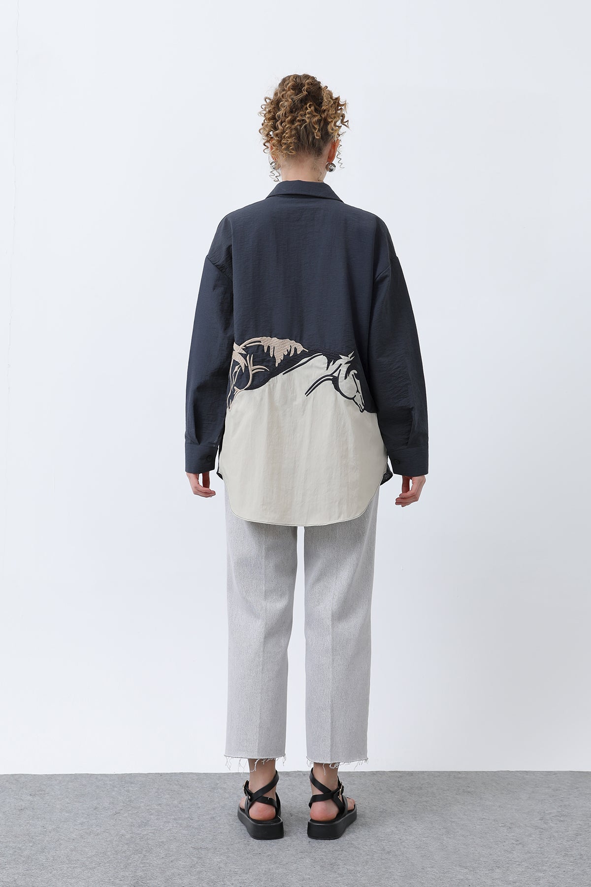 Kadın Arkası Nakışlı Gömlek -32232GML NAVY-BEIGE