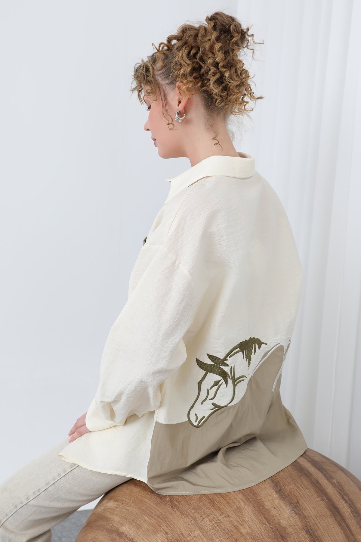 Kadın Arkası Nakışlı Gömlek -32232GML SAND BEIGE-KHAKİ