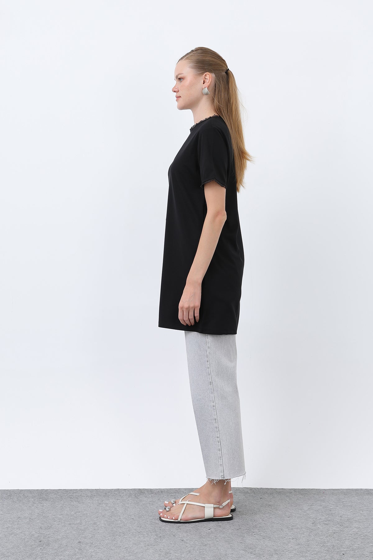 Kadın Minimalist Ribana Detaylı Basic T-Shirt
-40013TSH BLACK