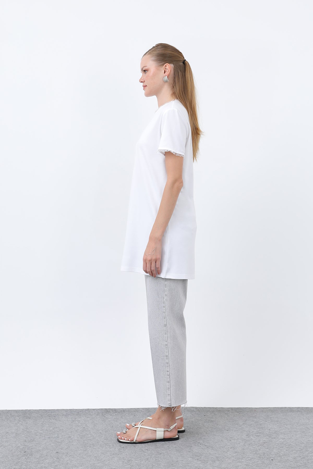 Kadın Minimalist Ribana Detaylı Basic T-Shirt
-40013TSH ECRU