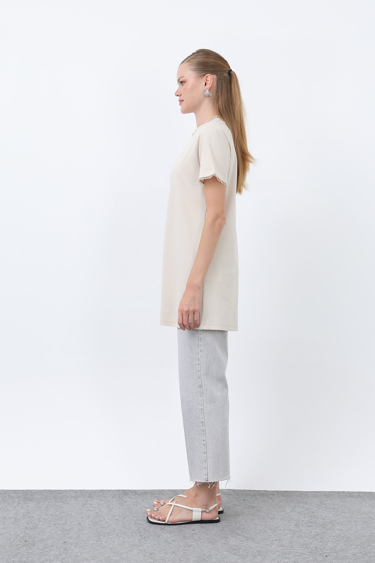 Kadın Minimalist Ribana Detaylı Basic T-Shirt
-40013TSH BEIGE
