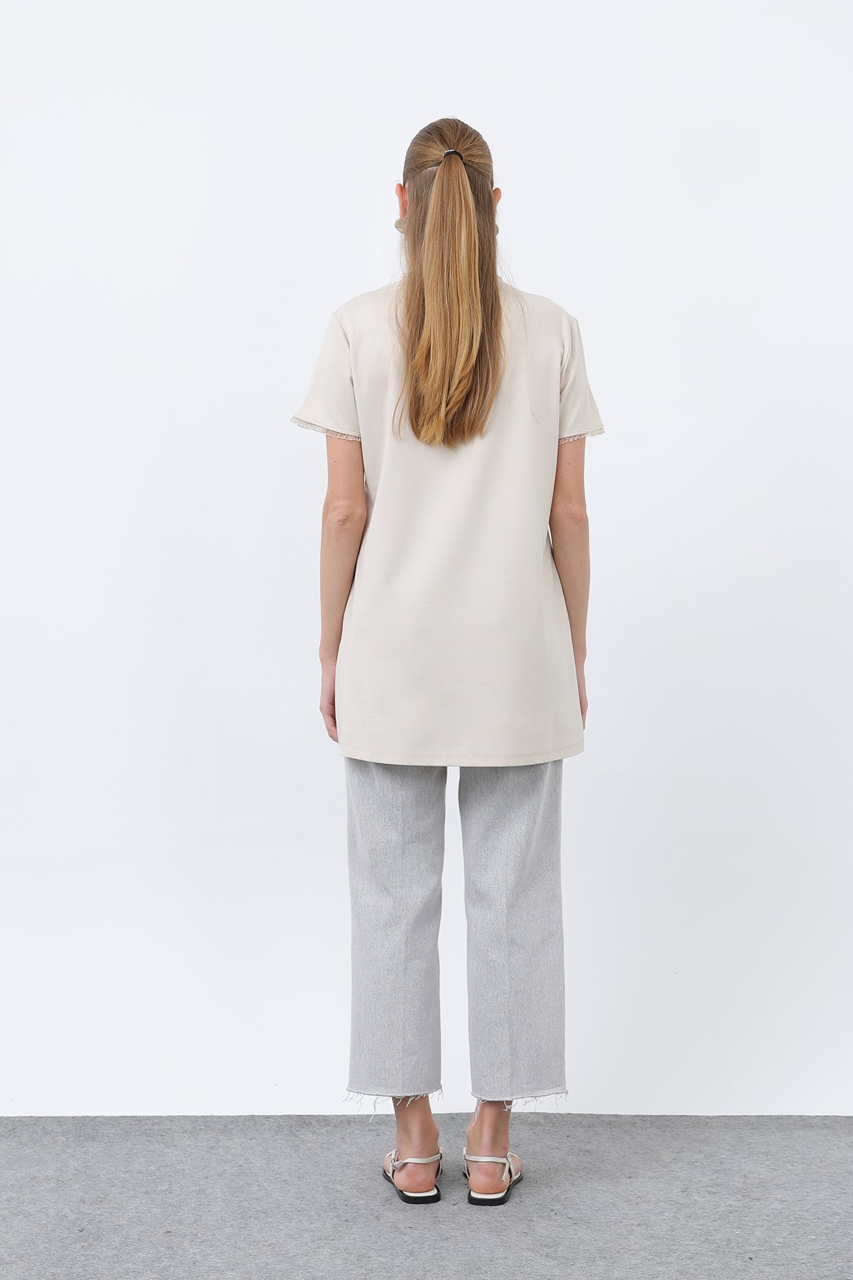 Kadın Minimalist Ribana Detaylı Basic T-Shirt
-40013TSH BEIGE