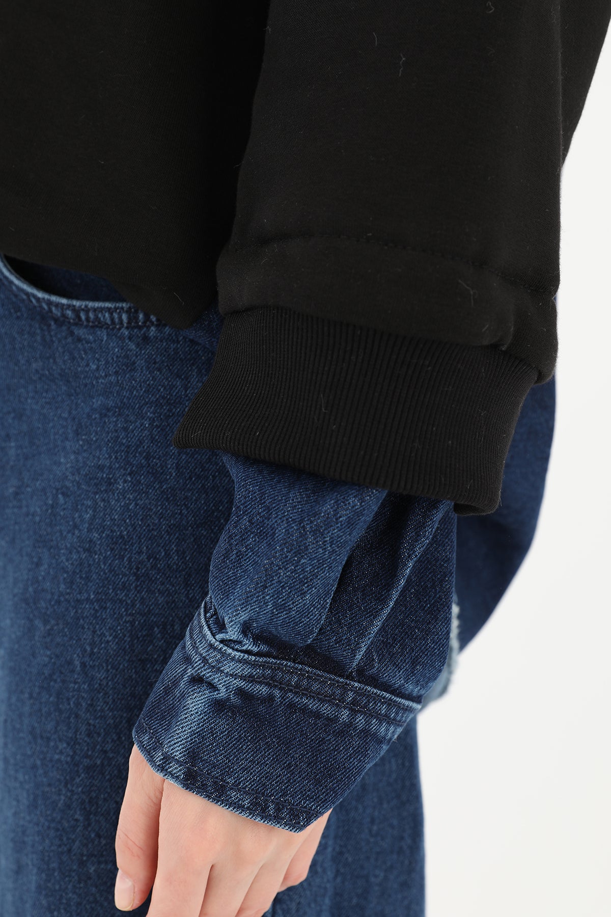 Kadın Kol Ucu Kot Detaylı Taş İşlemeli Sweatshirt  - 31990SWT BLACK-BLUE