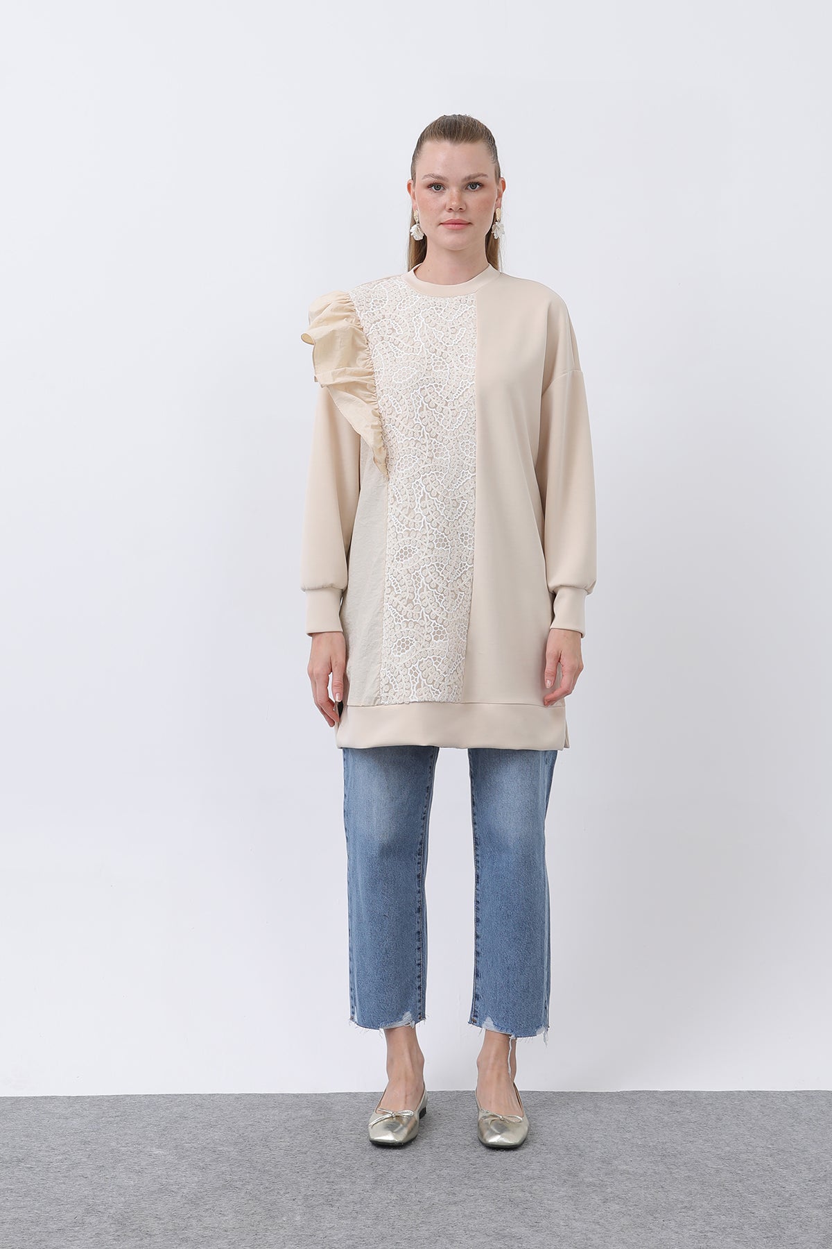 Kadın Omzu Fırfır Detaylı Dantel Garnili Tunik - 10628TNK SAND BEIGE