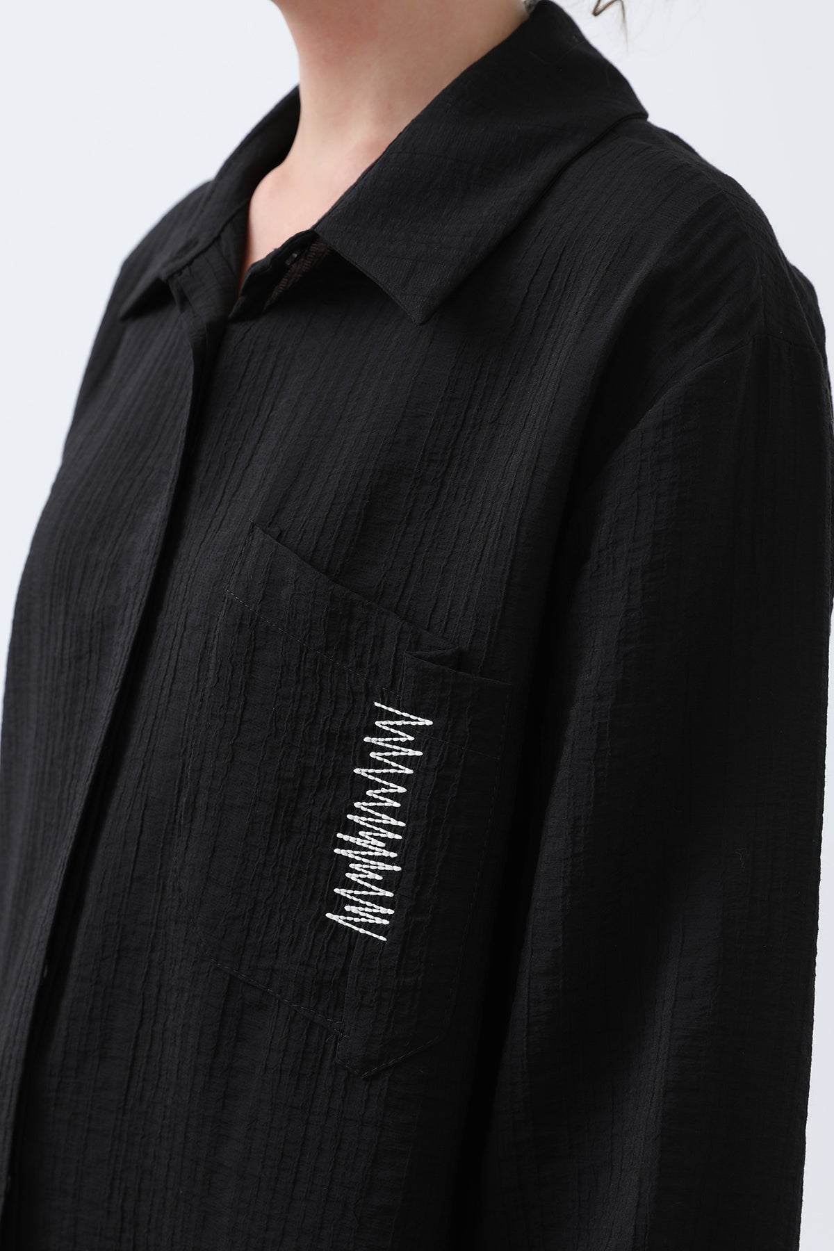 Kadın Cebi Zikzak Nakış Detaylı Gömlek - 10679GML BLACK