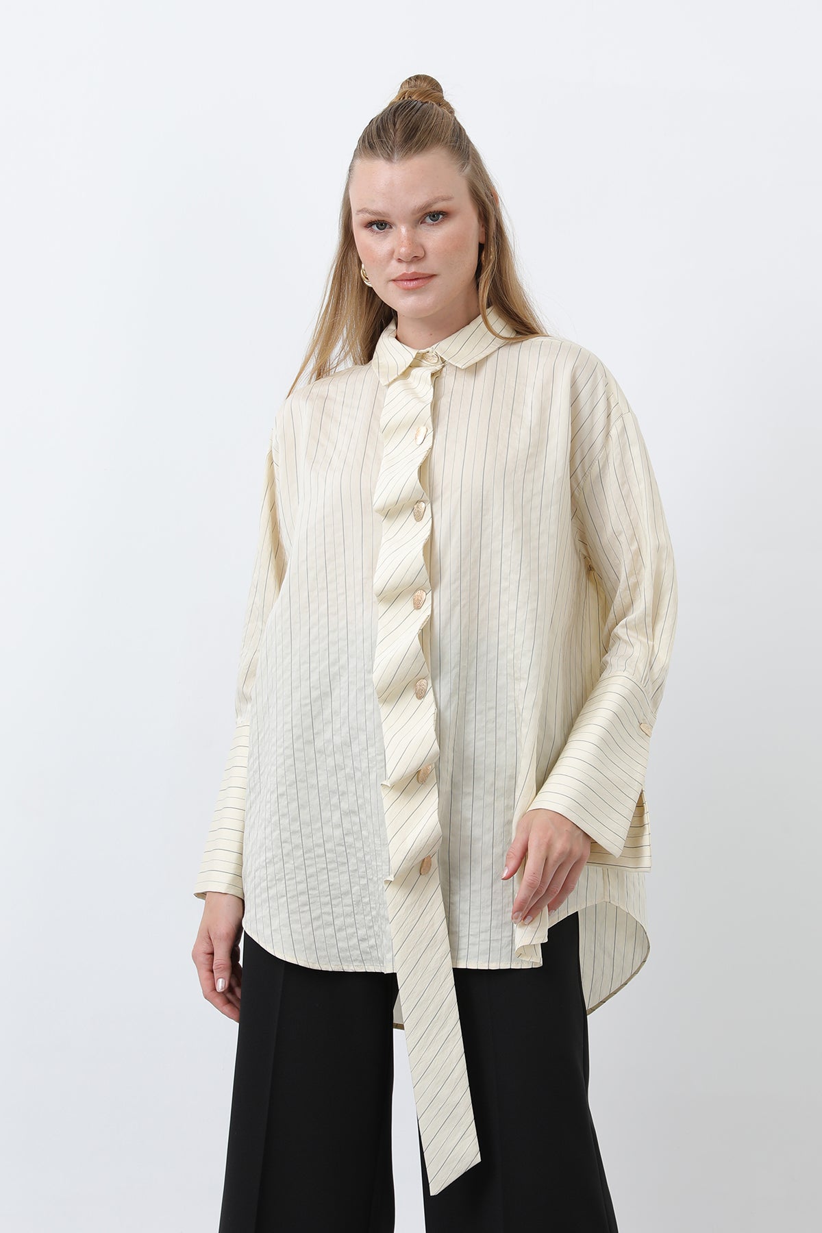 Kadın Önü Volan Detaylı Çizgili Gömlek - 10683GML BEIGE-BLACK