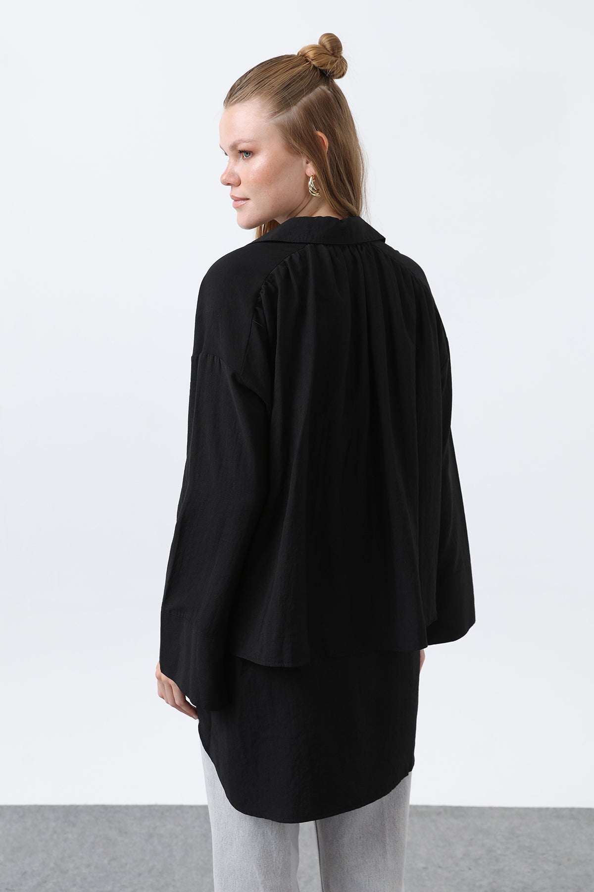 Kadın Arkası Katlı Büzgülü Gömlek - 10688GML BLACK