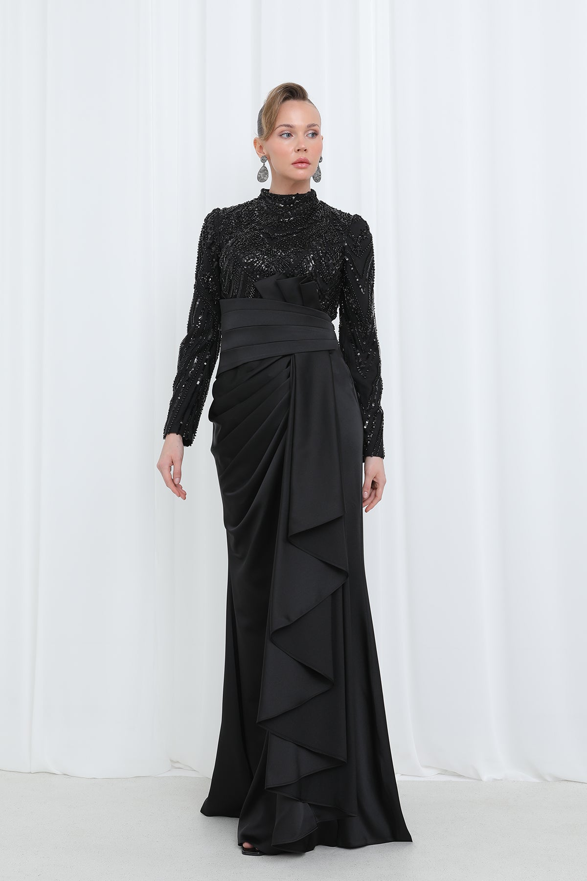 Kadın Üstü İşlemeli Bel Kısmı Drape Detaylı Saten Abiye - 12582ELB BLACK