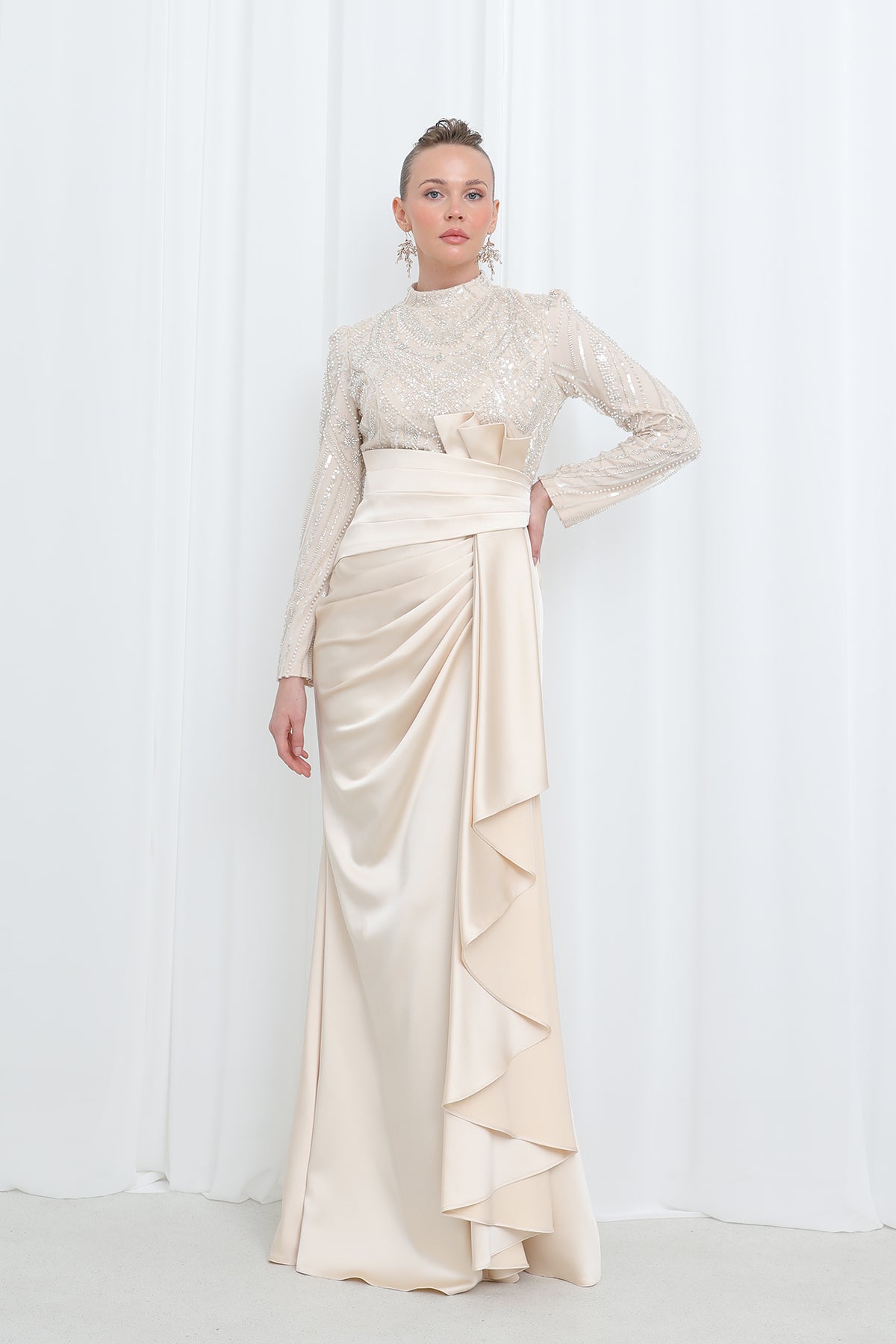 Kadın Üstü İşlemeli Bel Kısmı Drape Detaylı Saten Abiye - 12582ELB BEIGE