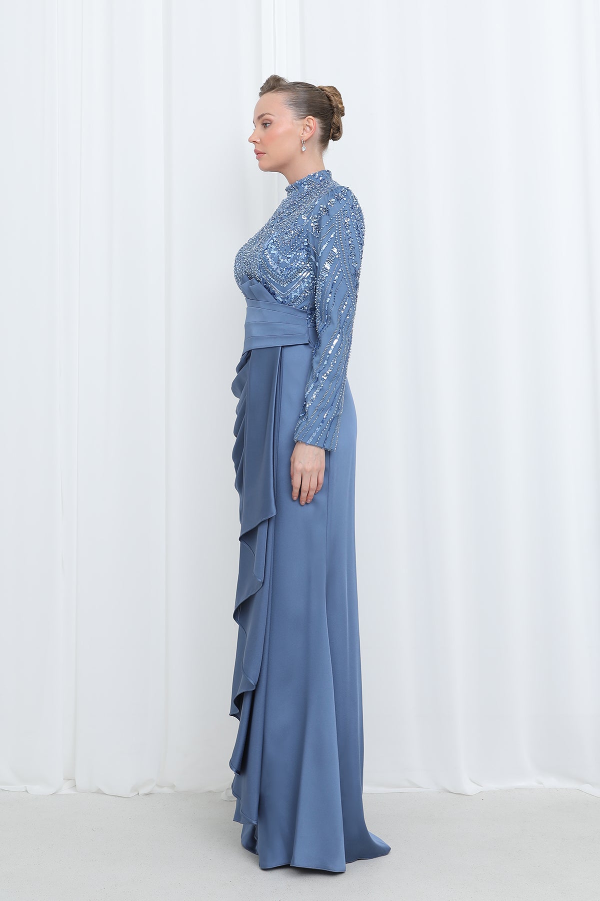 Kadın Üstü İşlemeli Bel Kısmı Drape Detaylı Saten Abiye - 12582ELB INDIGO