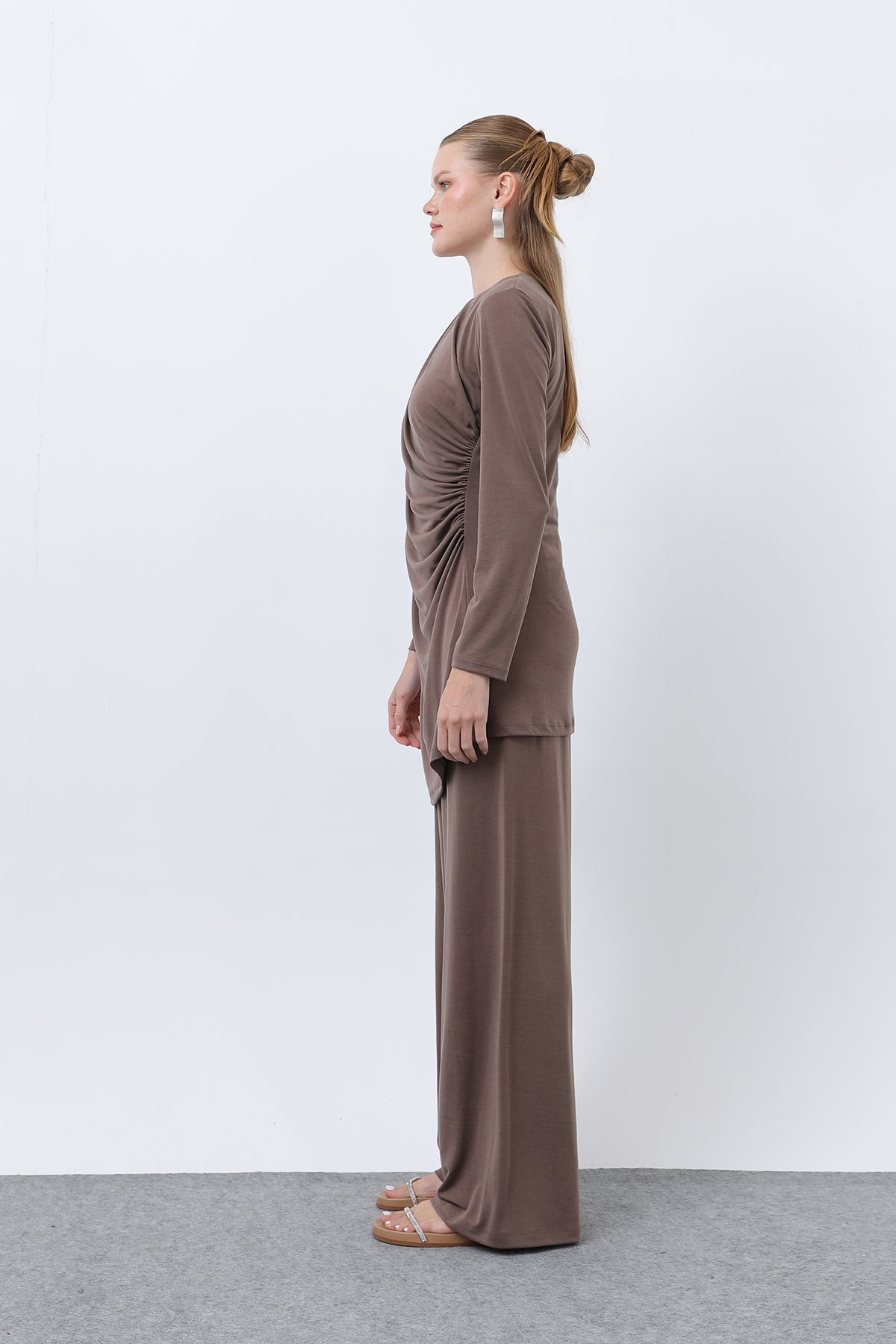 Kadın Drape Detaylı Pantolonlu Takım - 14349TKS BROWN