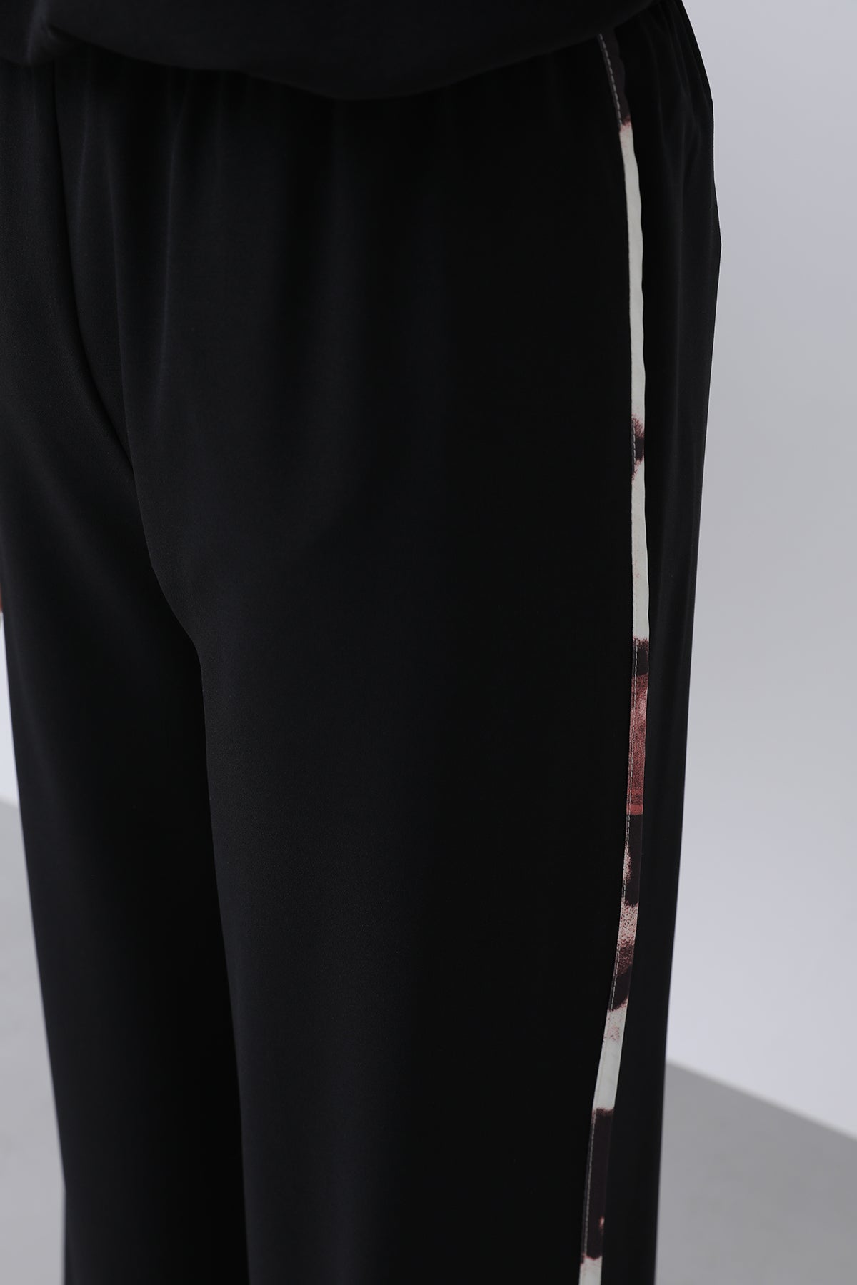 Kadın Beli Lastikli Biye Detaylı Bol Pantolon - 18236PNT BLACK