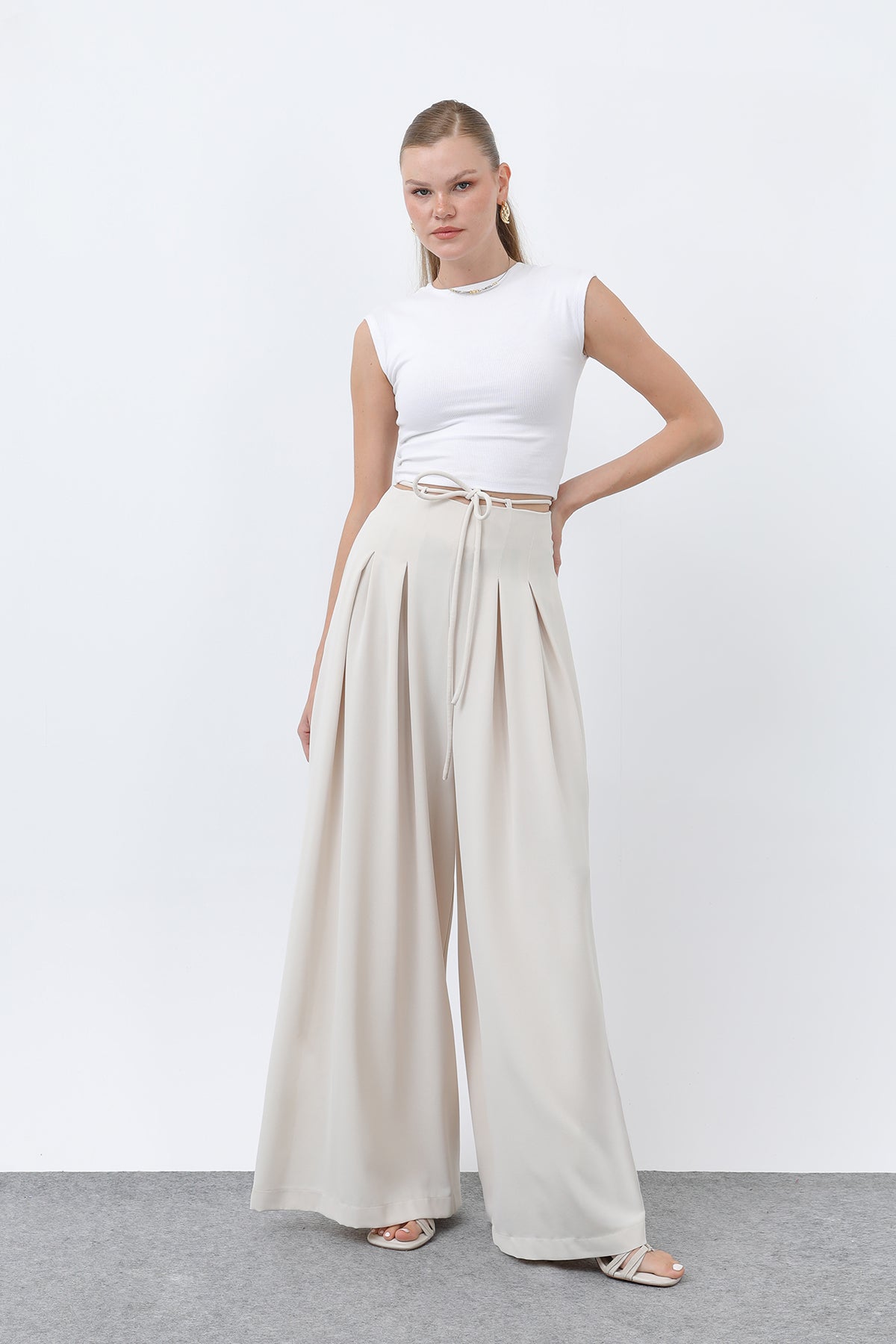 Kadın Beli Kuşaklı Pileli Bol Kesin Pantolon -18241PNT BEIGE