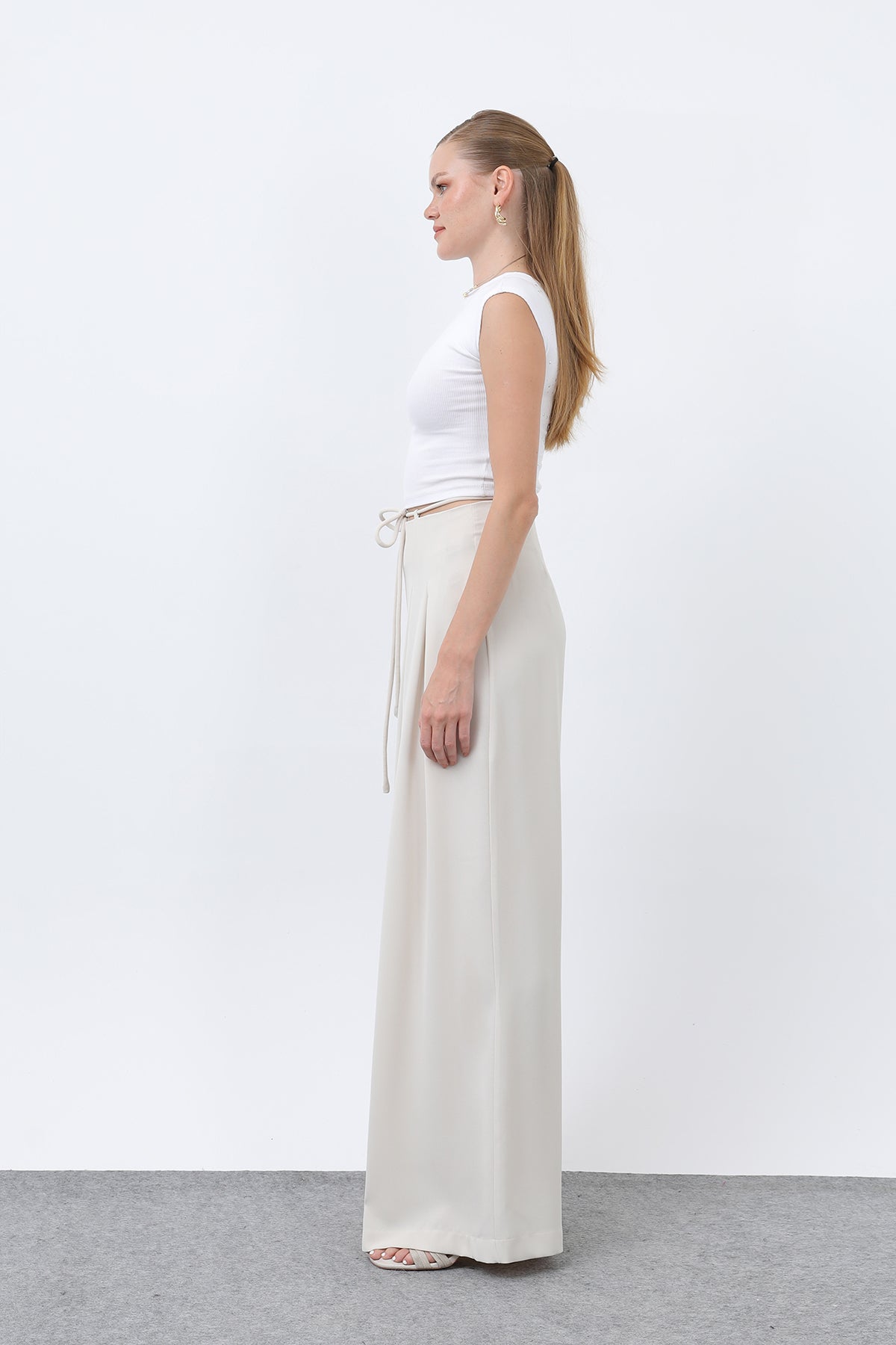 Kadın Beli Kuşaklı Pileli Bol Kesin Pantolon -18241PNT BEIGE