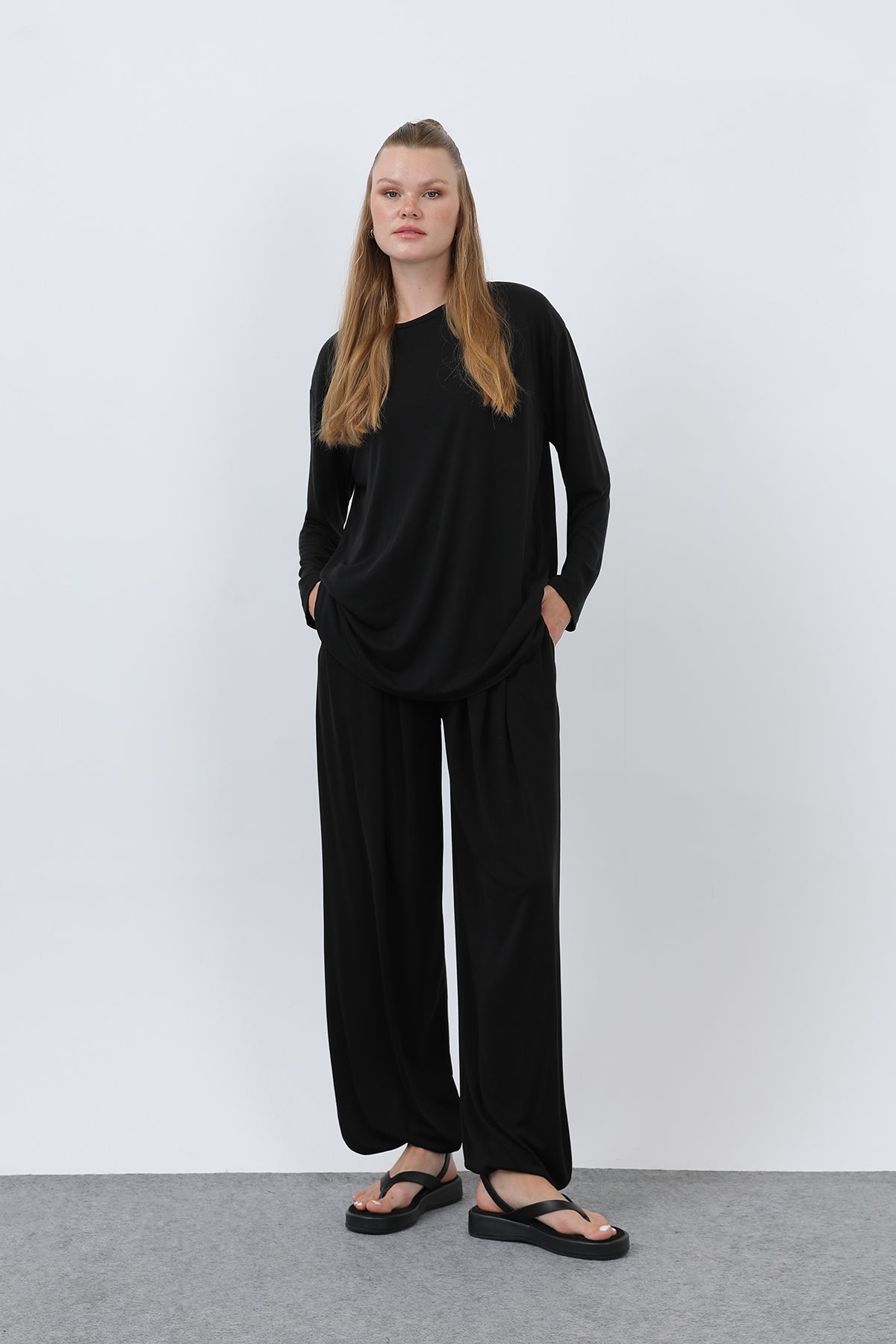 Kadın Oversize Viskon Relax Takım

-20663TKS BLACK
